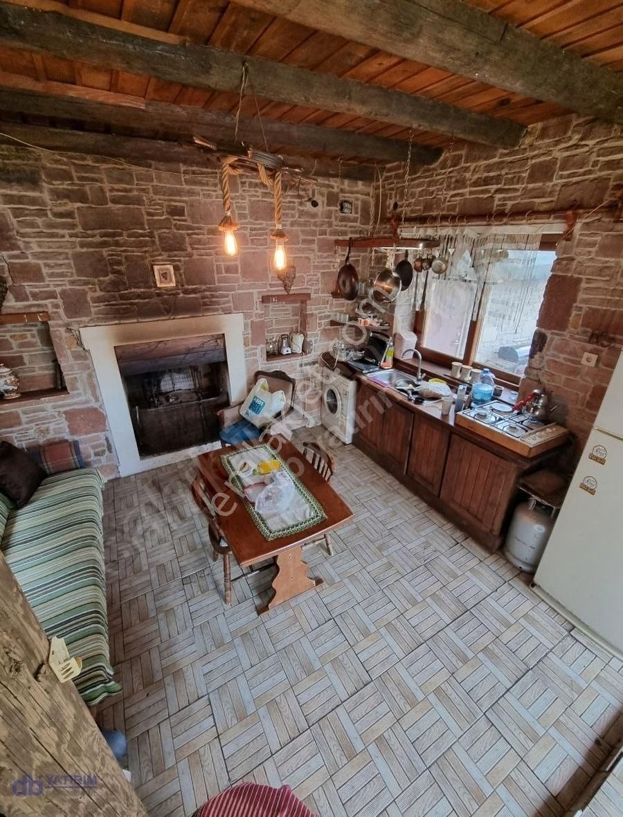 Foça Kozbeyli' De 853 M2 Arazi İçinde 70 M2 Otantik Taş Ev - Görsel 3