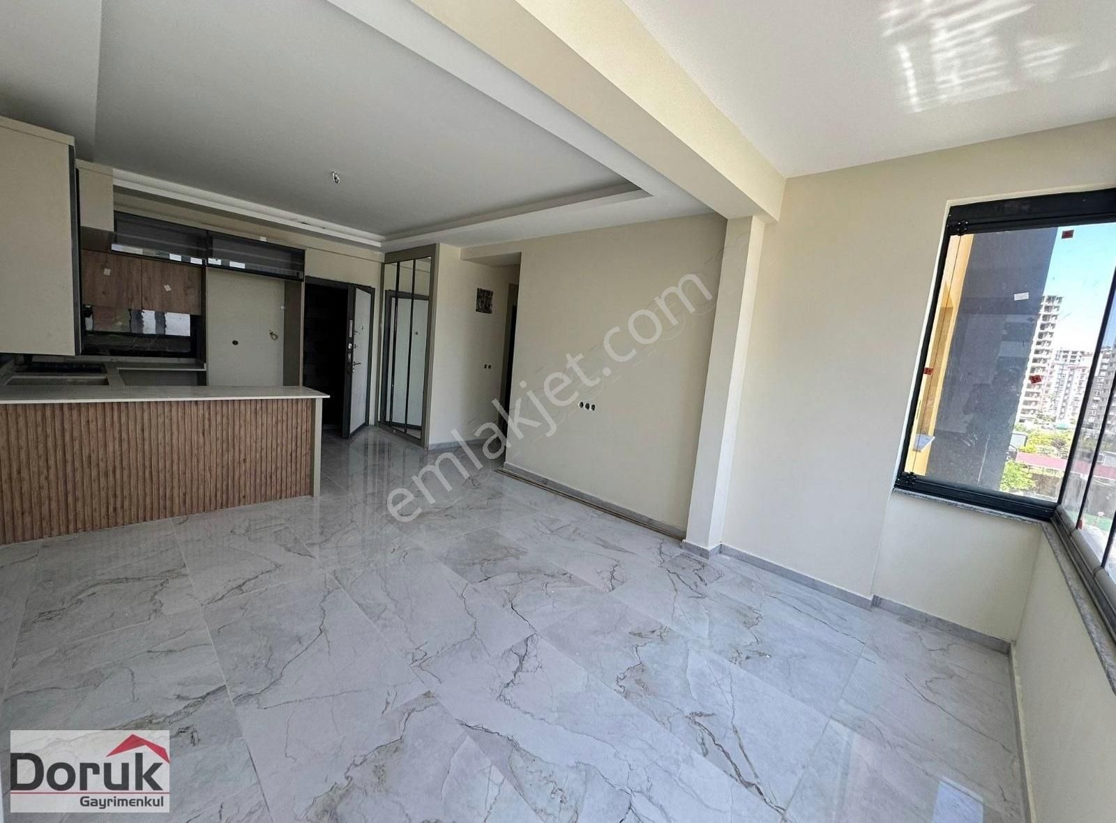 Mezitli Akdeniz Mahallesinde Acil Satılık Havuzlu Lüks 2+1 Daire
