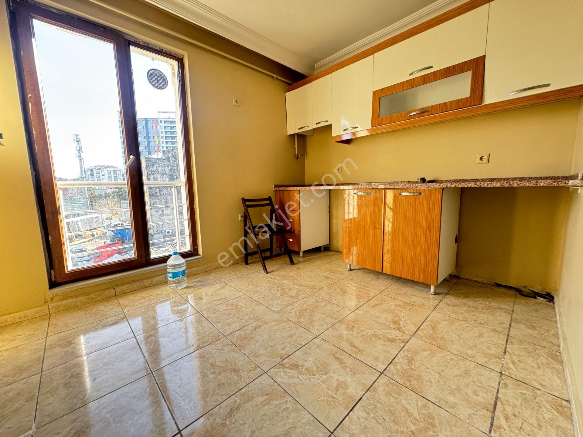 Beylikdüzü Yakuplu'da Ana Cadde Üzerinde 3+2 Satılık Dubleks - Görsel 14