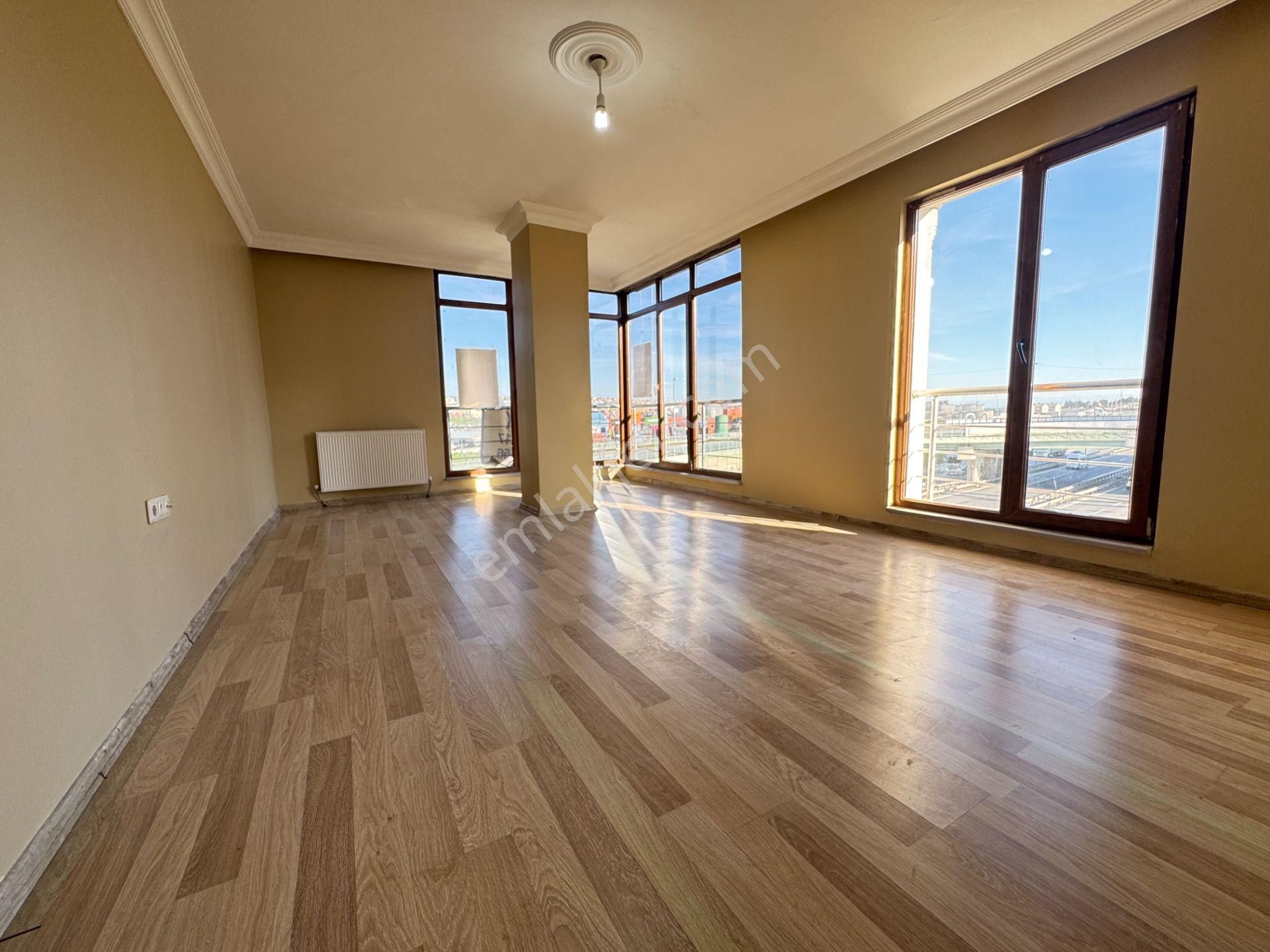 Beylikdüzü Yakuplu'da Ana Cadde Üzerinde 3+2 Satılık Dubleks - Görsel 5