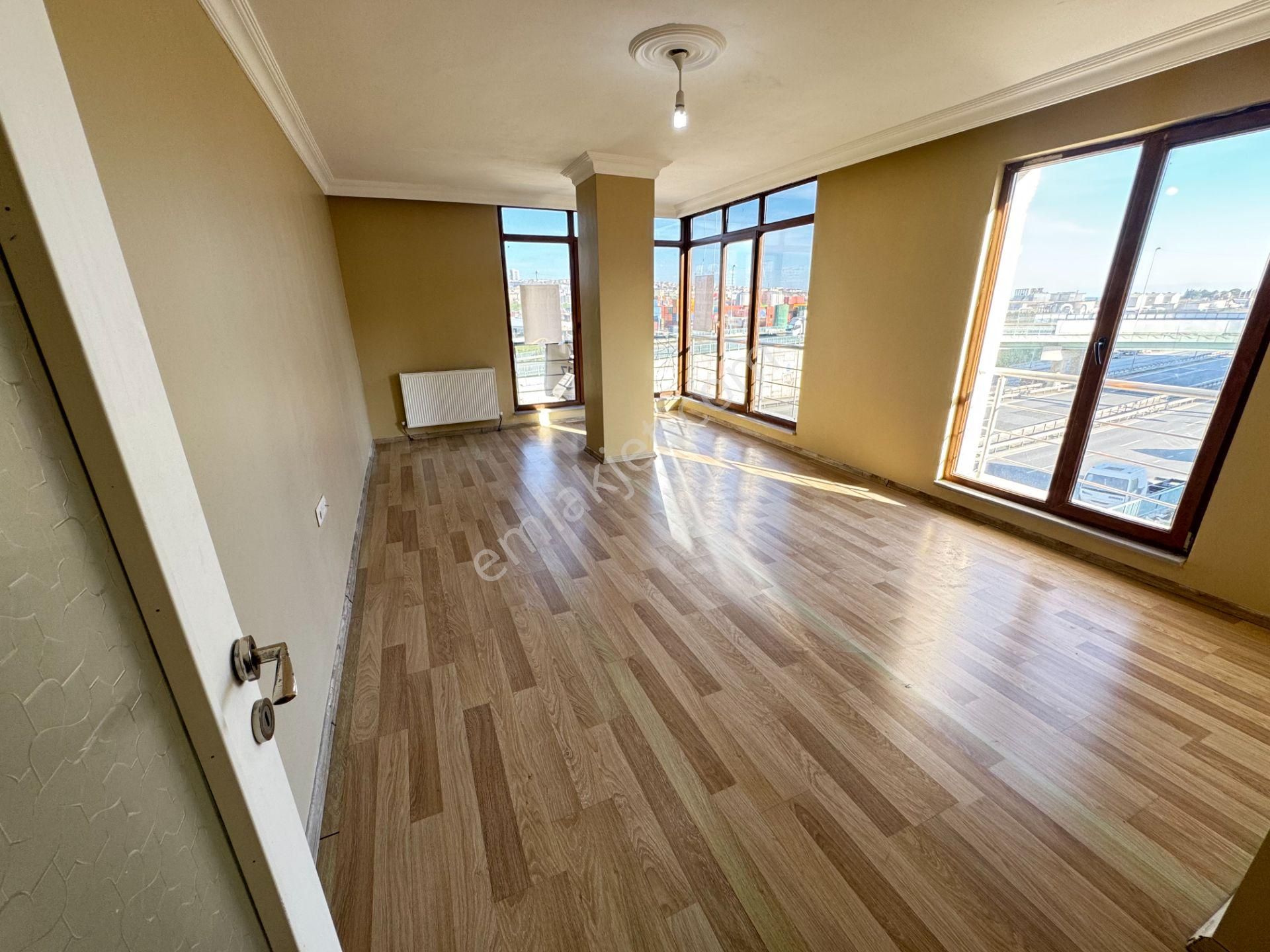 Beylikdüzü Yakuplu'da Ana Cadde Üzerinde 3+2 Satılık Dubleks - Görsel 4