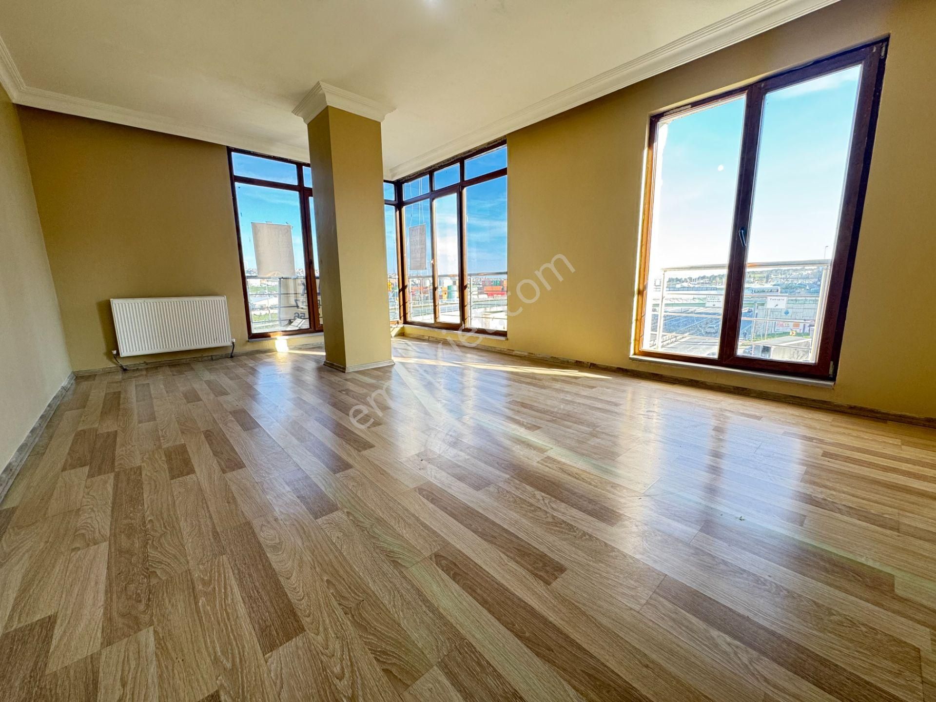 Beylikdüzü Yakuplu'da Ana Cadde Üzerinde 3+2 Satılık Dubleks - Görsel 6