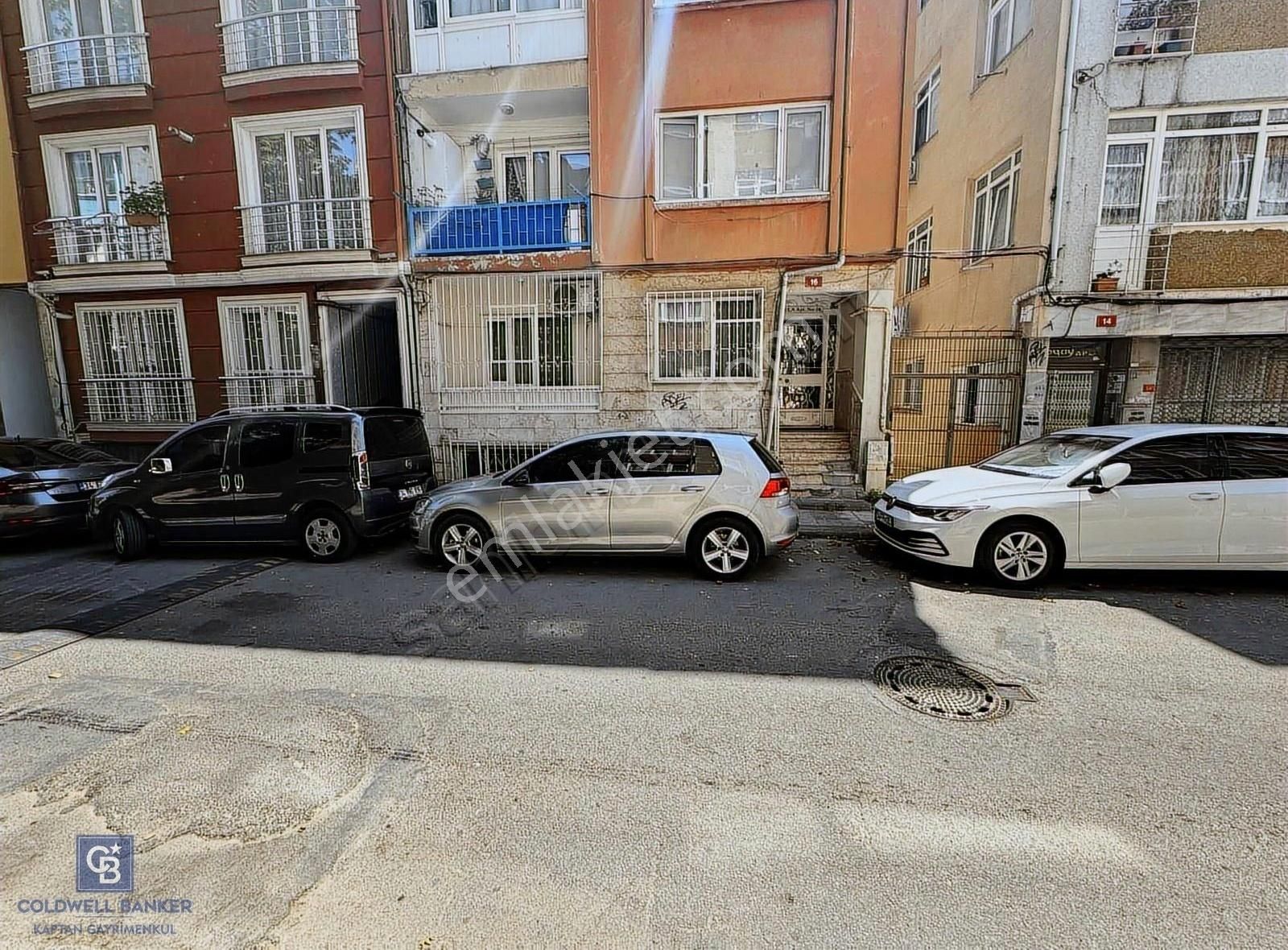 Kadıköy Hasanpaşa Mahallesi Nazifbey Sokakta Kiralık 2+1 Daire
