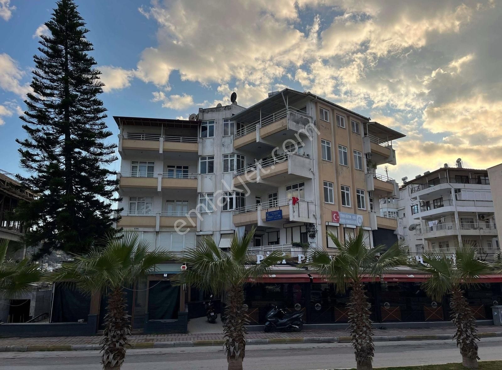 Finike'nin En Merkezi Konumunda 3+1 Satılık Daire