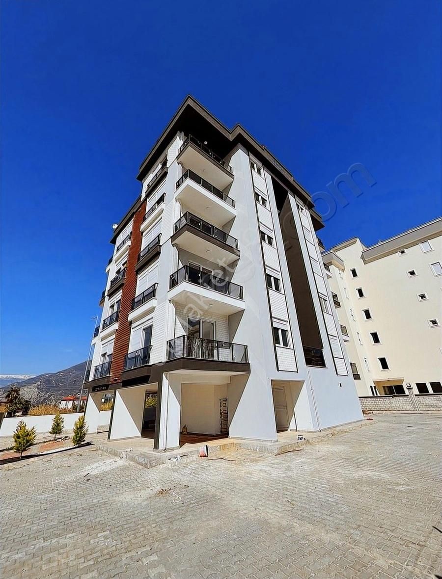 Denize Yürüme Mesafesinde Geniş Teraslı Sıfır 1+1 Daire