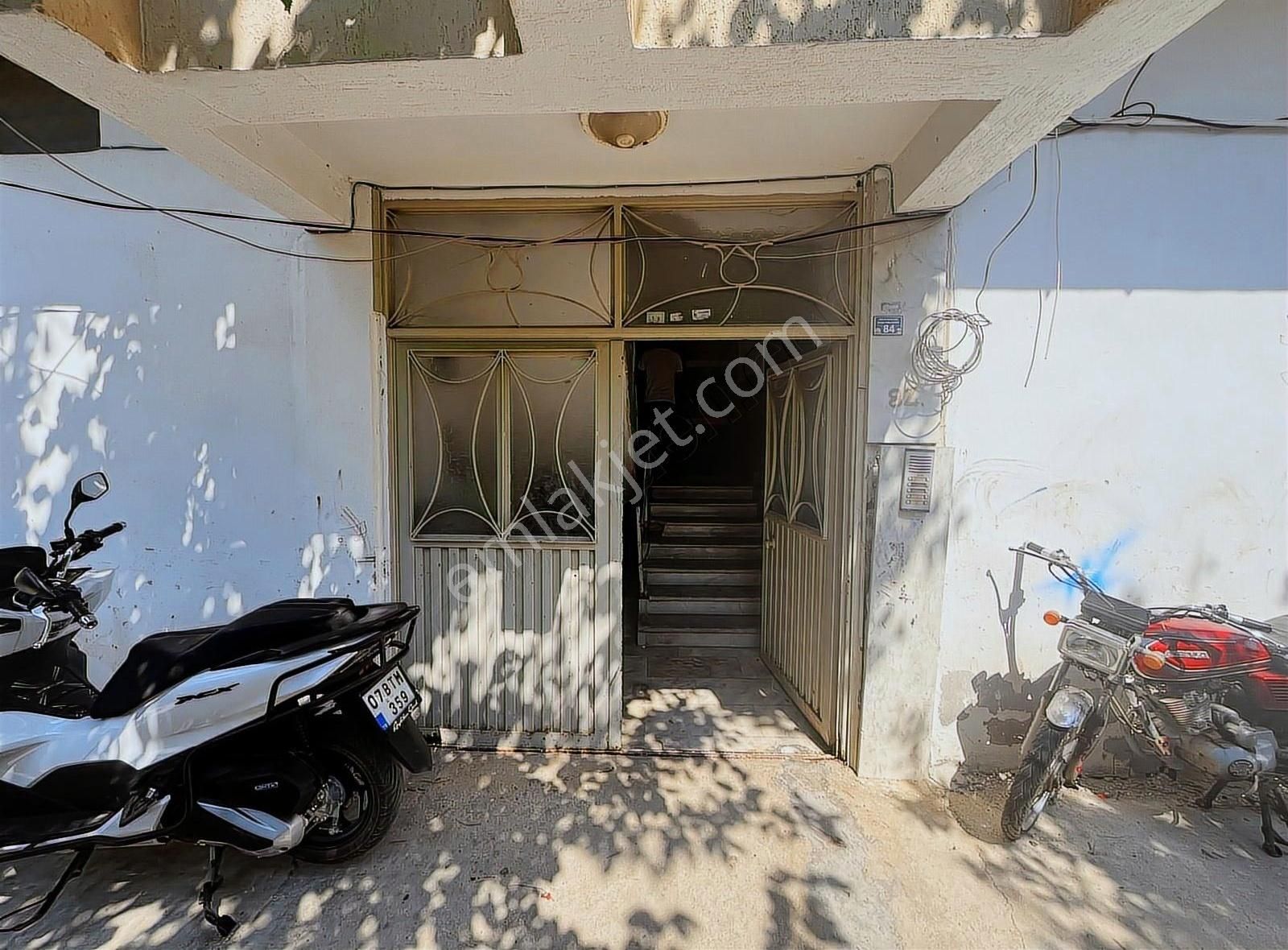 Medikum Yanında Cadde Üzerinde Satılık 3+1 Daire - Görsel 5