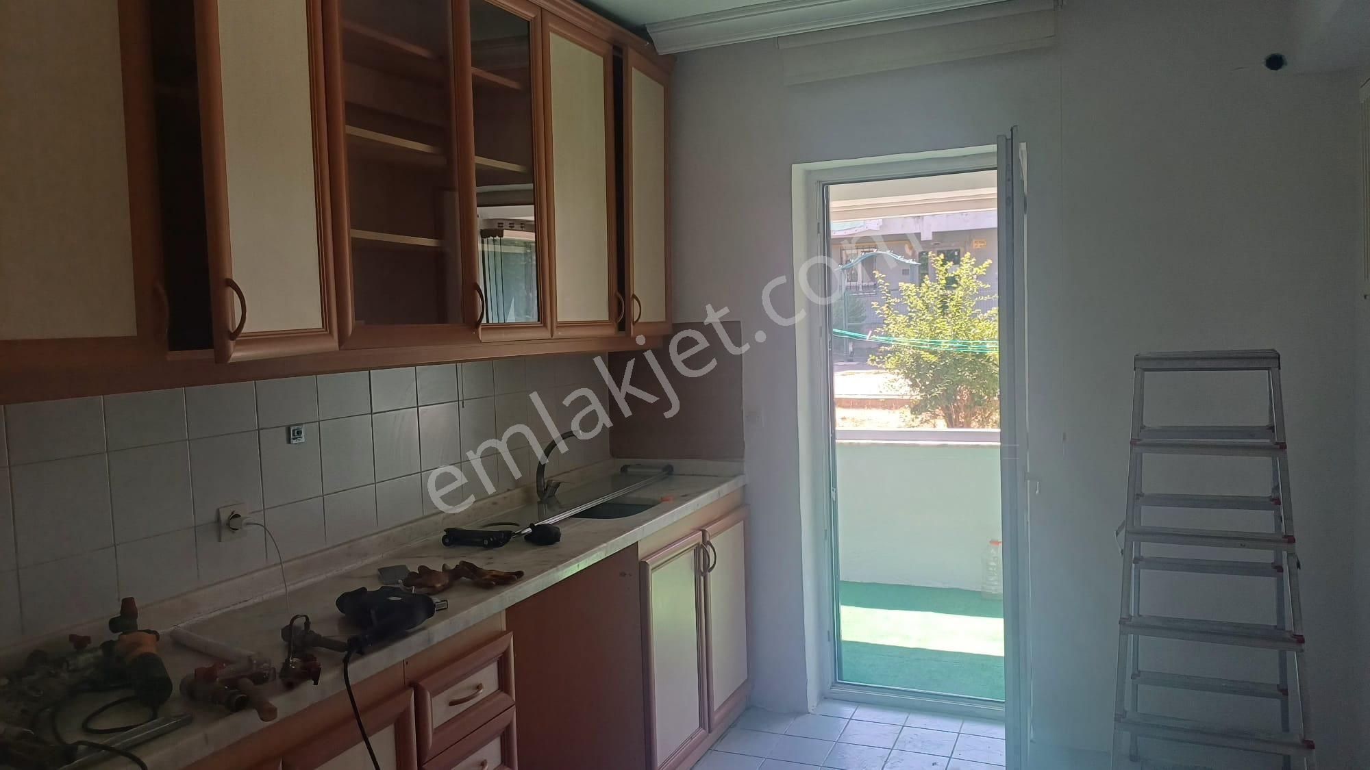 Gölcük, Saraylı Kalıcı Konutlarında 3+1 İçi Yapılı,yuksek Giriş,kiralık