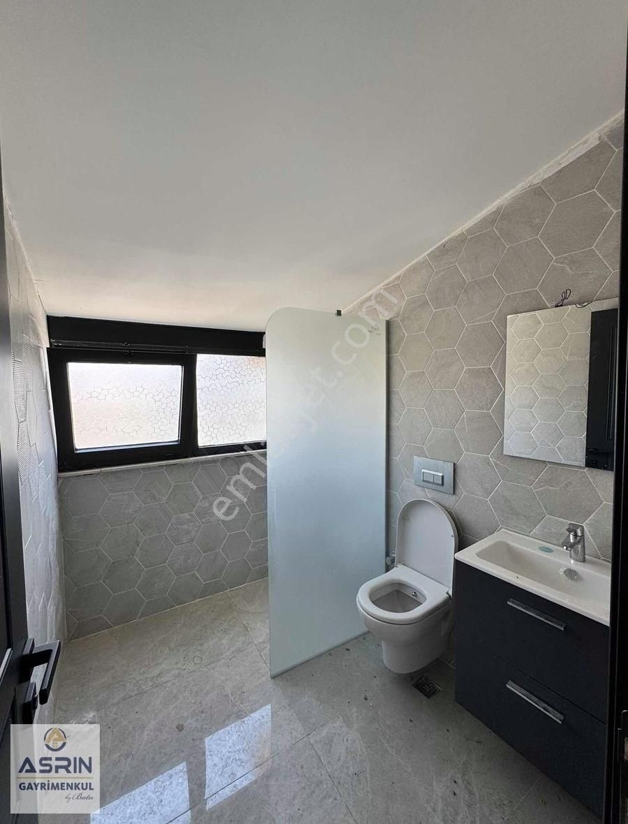 Kuşadasında Sahile 100 Mt Uzaklıkta Sıfır 3+1 Çatıdubleks Daire