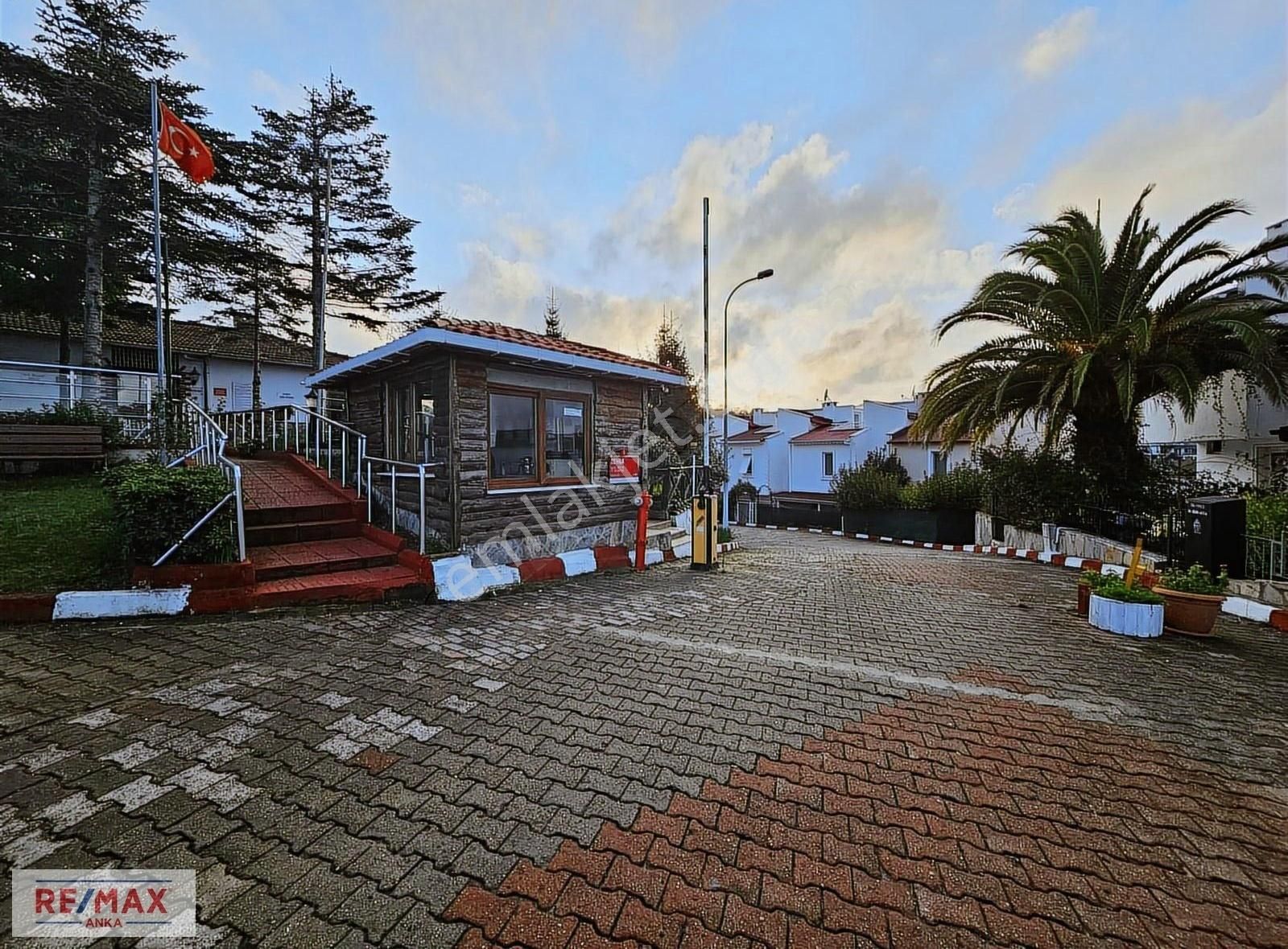 Remax Anka'dan Sanatkent Site İçinde Havuzlu Satılık Villa
