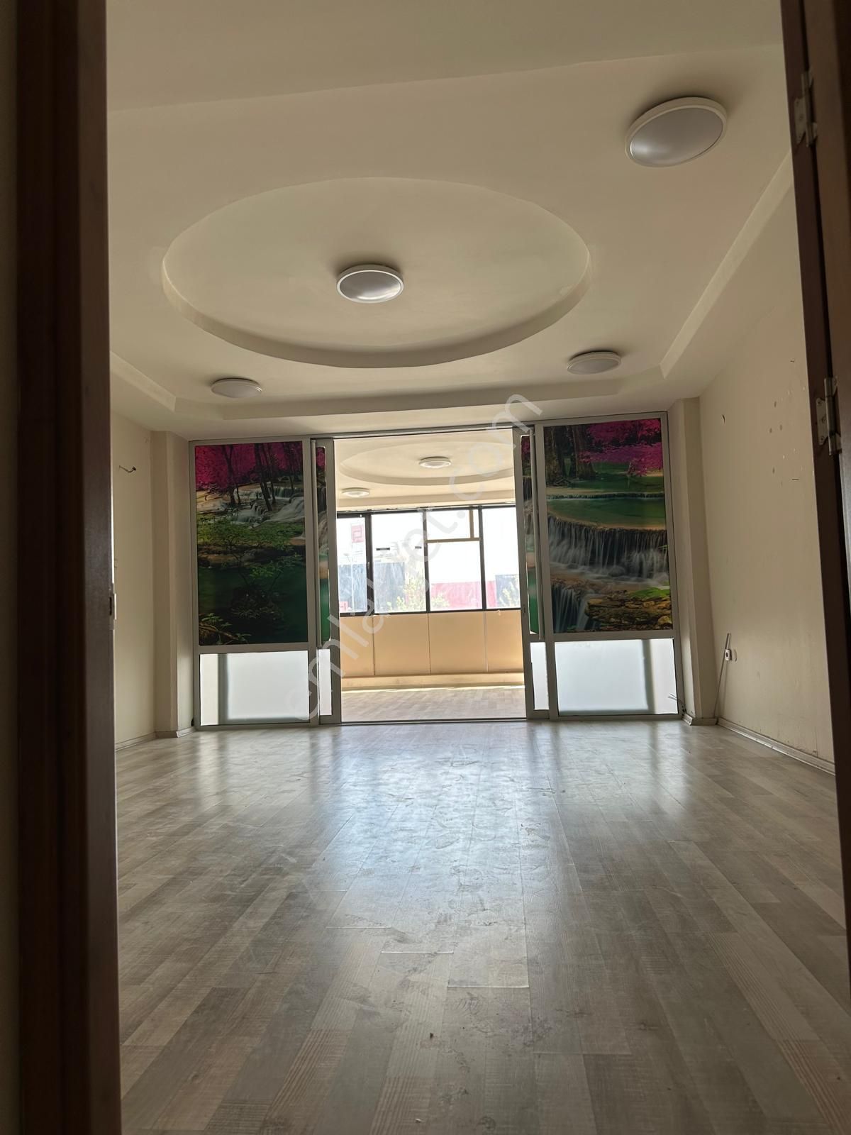 Tabela Değeri Yüksek Yeşillik Caddesinde Satılık Dükkan - Görsel 2