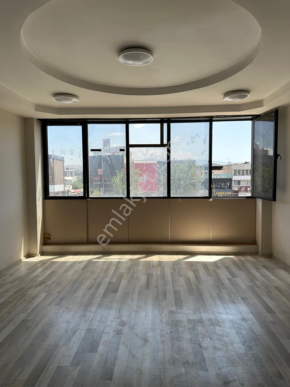 Tabela Değeri Yüksek Yeşillik Caddesinde Satılık Dükkan - Görsel 4