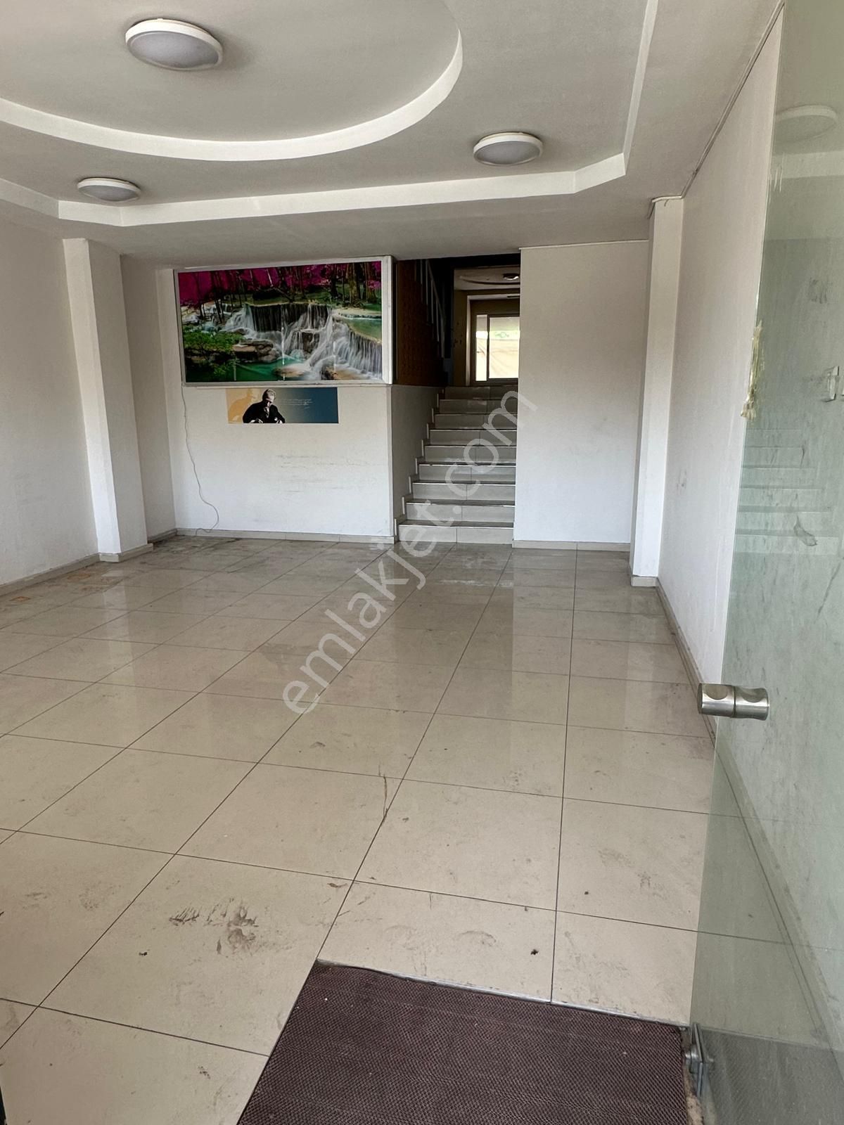 Tabela Değeri Yüksek Yeşillik Caddesinde Satılık Dükkan - Görsel 9