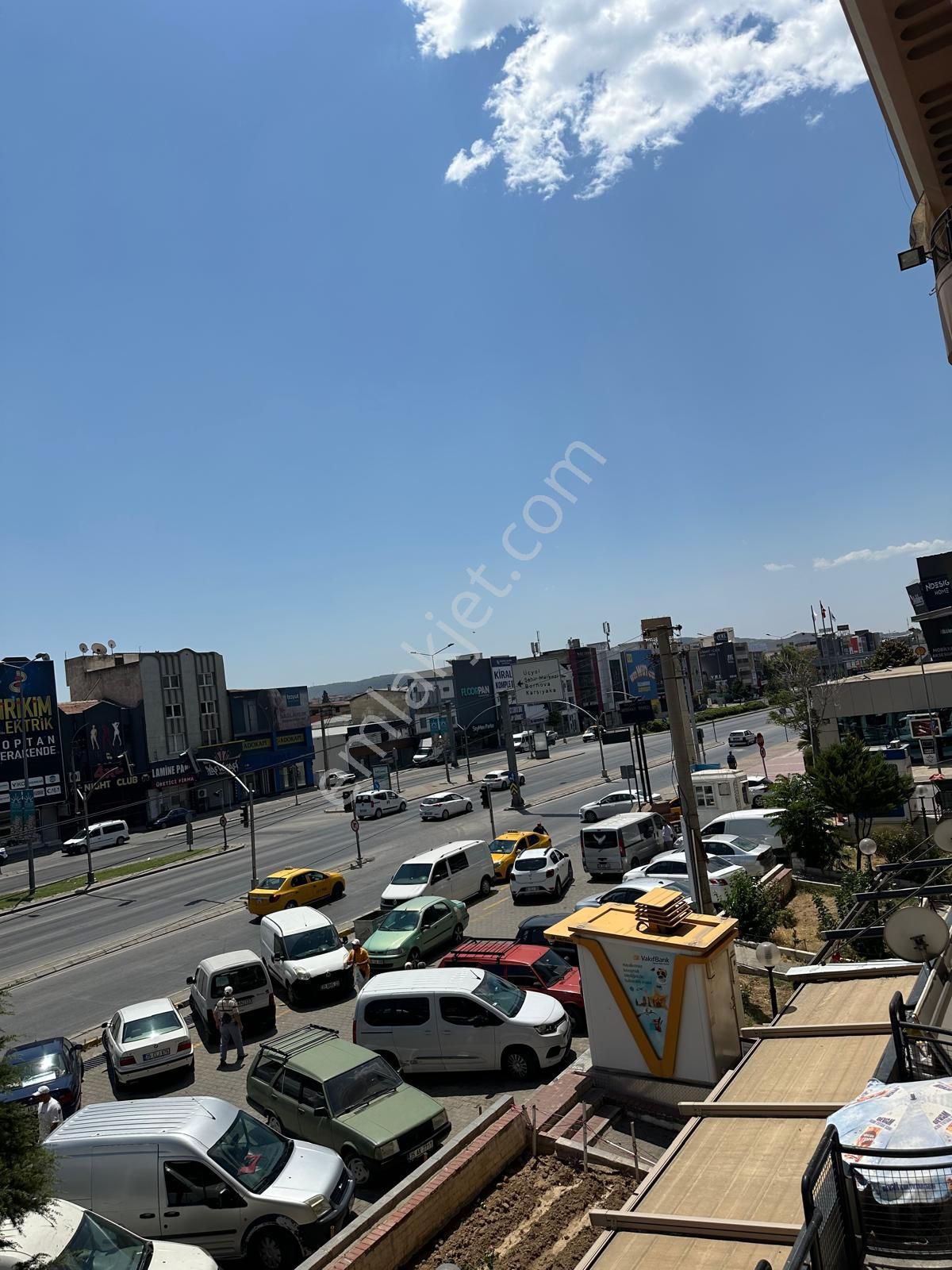 Tabela Değeri Yüksek Yeşillik Caddesinde Satılık Dükkan