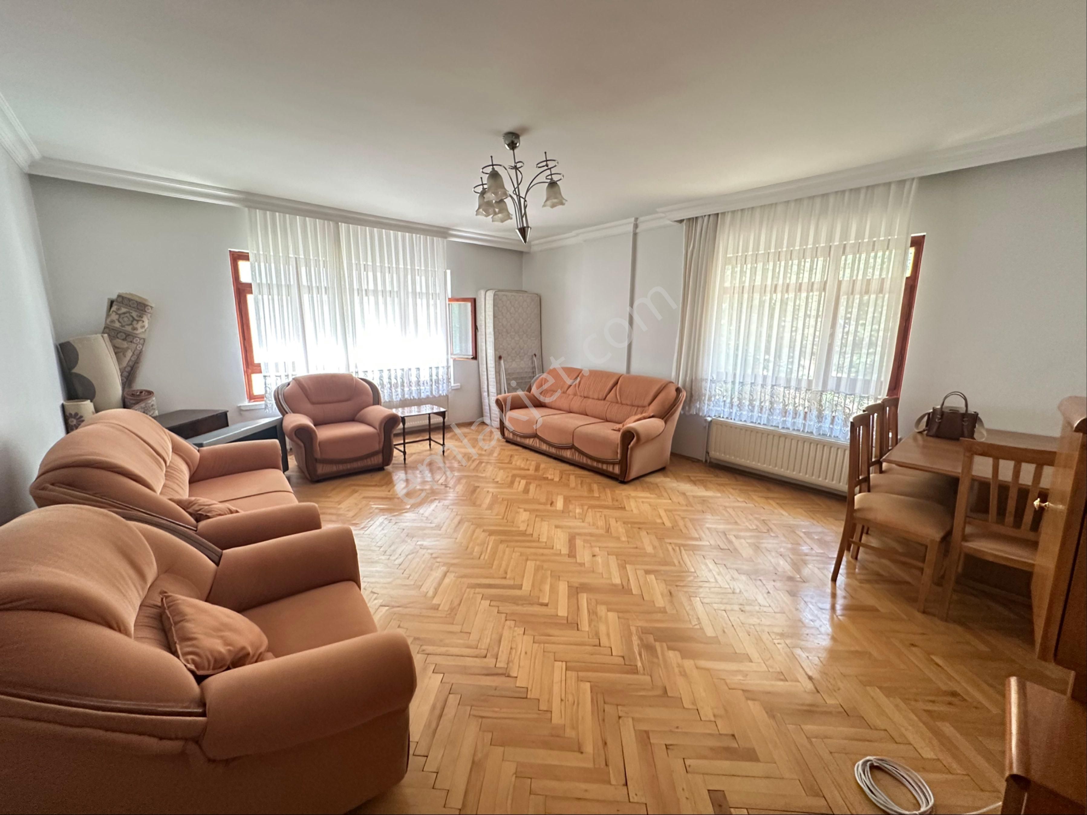 Reşadiye'den Dikmen Osman Temiz Mah. Dikmen Cad'sine Çok Yakın 3+1 140 M2 4 Kat Daire