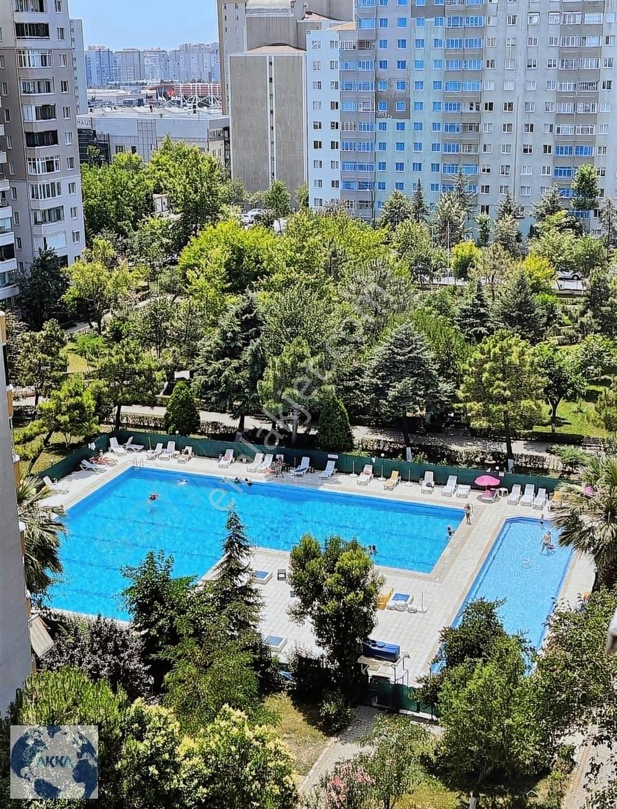 Beylikdüzü Öğretmenler Sitesinde 3+1 Girişkat Satılık Daire