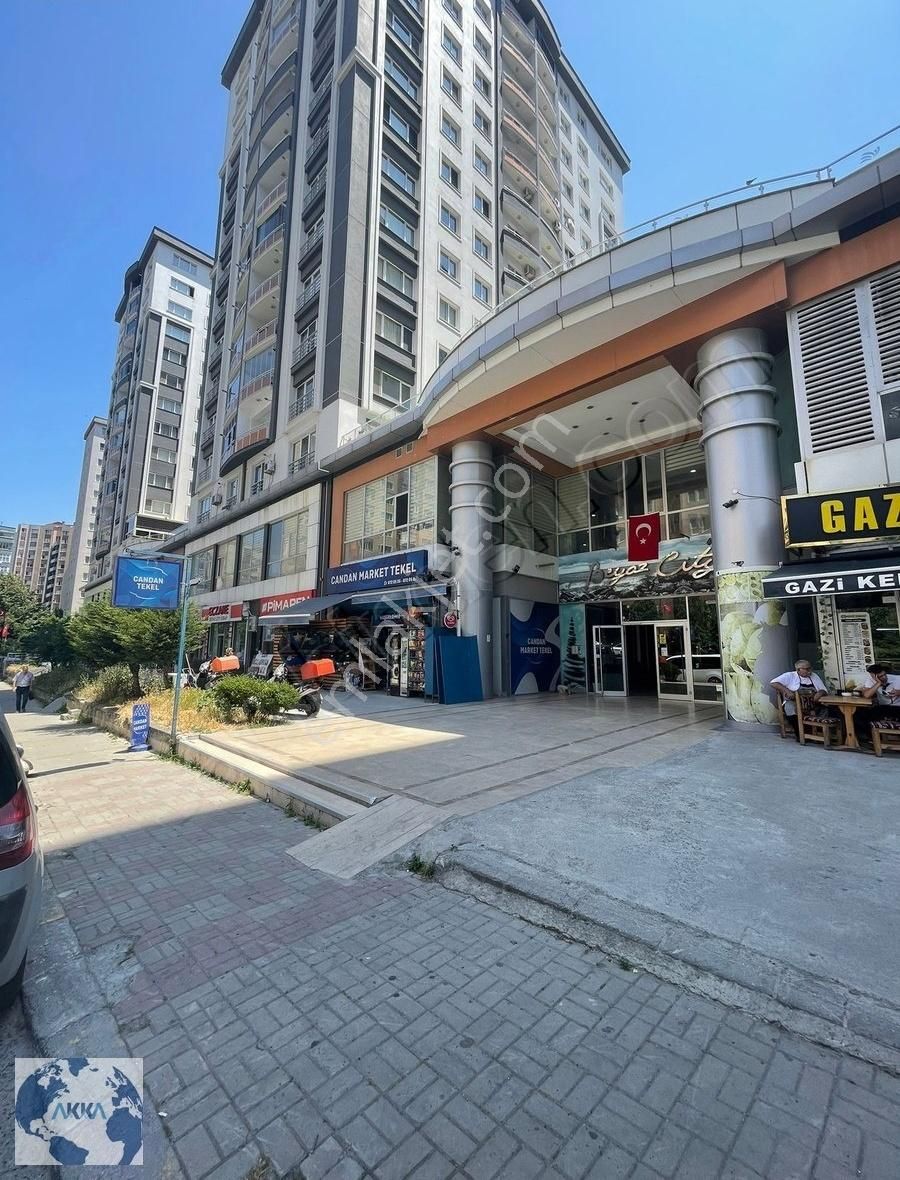 Beylikdüzü Barış Mah. Beyaz City Sitesinde 4+1 Satılık Daire