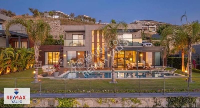 Yalıkavak'ta Deniz Manzaralı, Güvenlikli Müstakil Villa