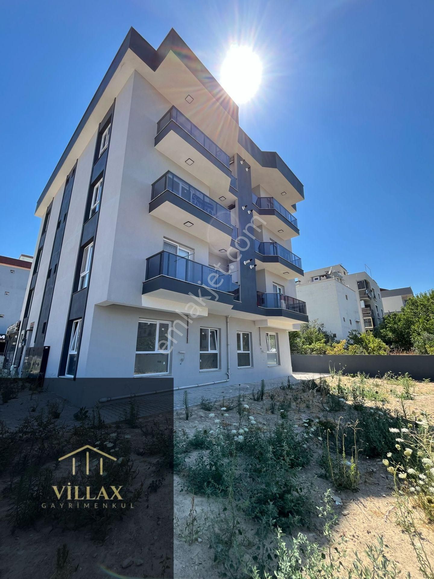 Villax'tan Menemen Seyrek'te Satılık 1+1 Bahçeli Lüks Daire
