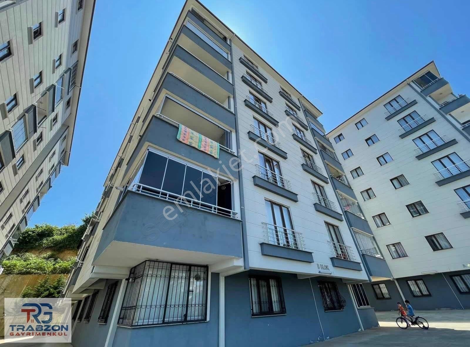 Trabzon Gayrimenkulden Pelitlide Ayrı Mutfaklı 2+1 Satılık Daire