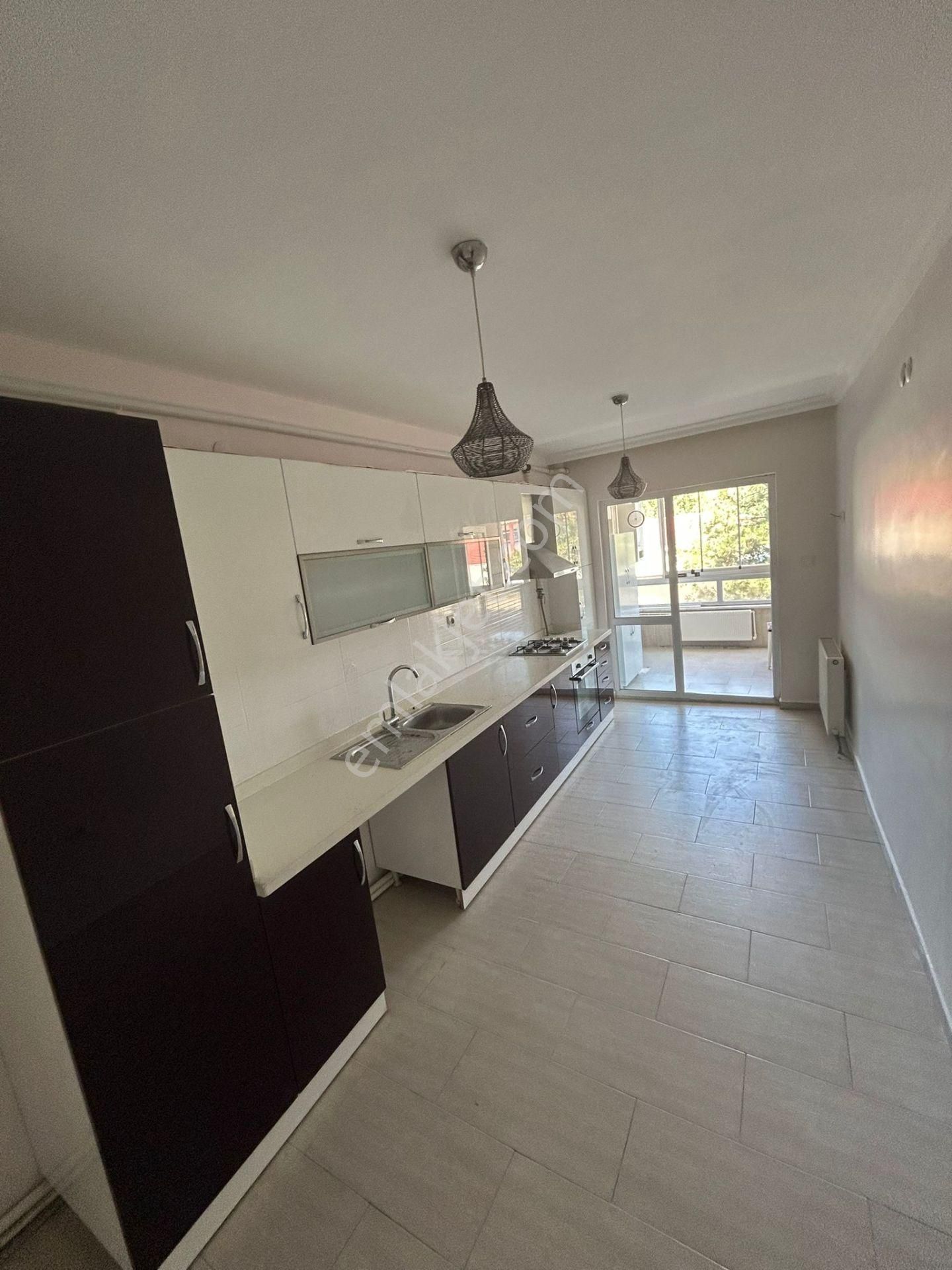 Yukarı Zaferiye Mahallesinde 3+1 Kiralık Daire