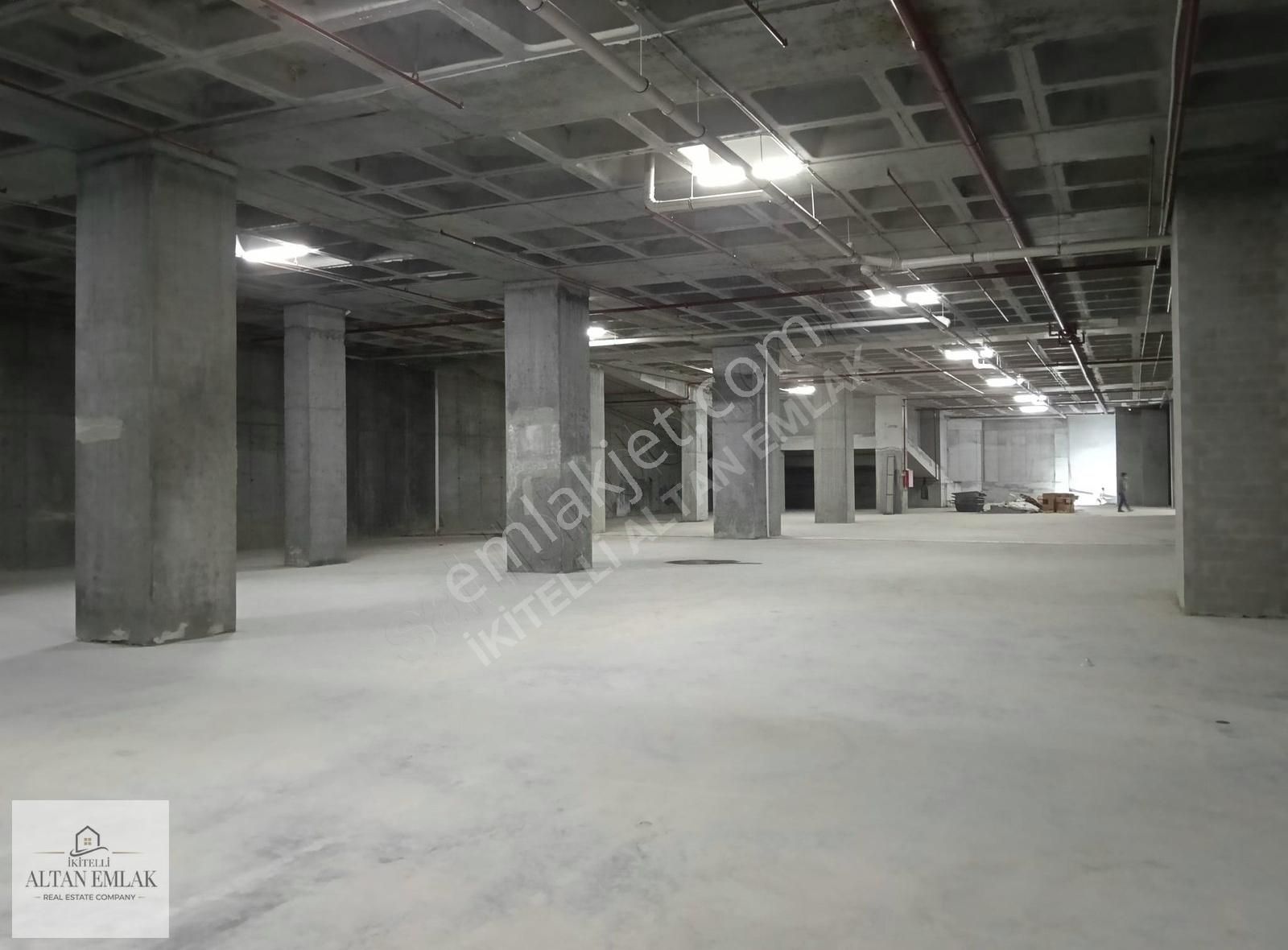İkitelli De 3500 M2 H:5 M Kiralık Depo İşyeri