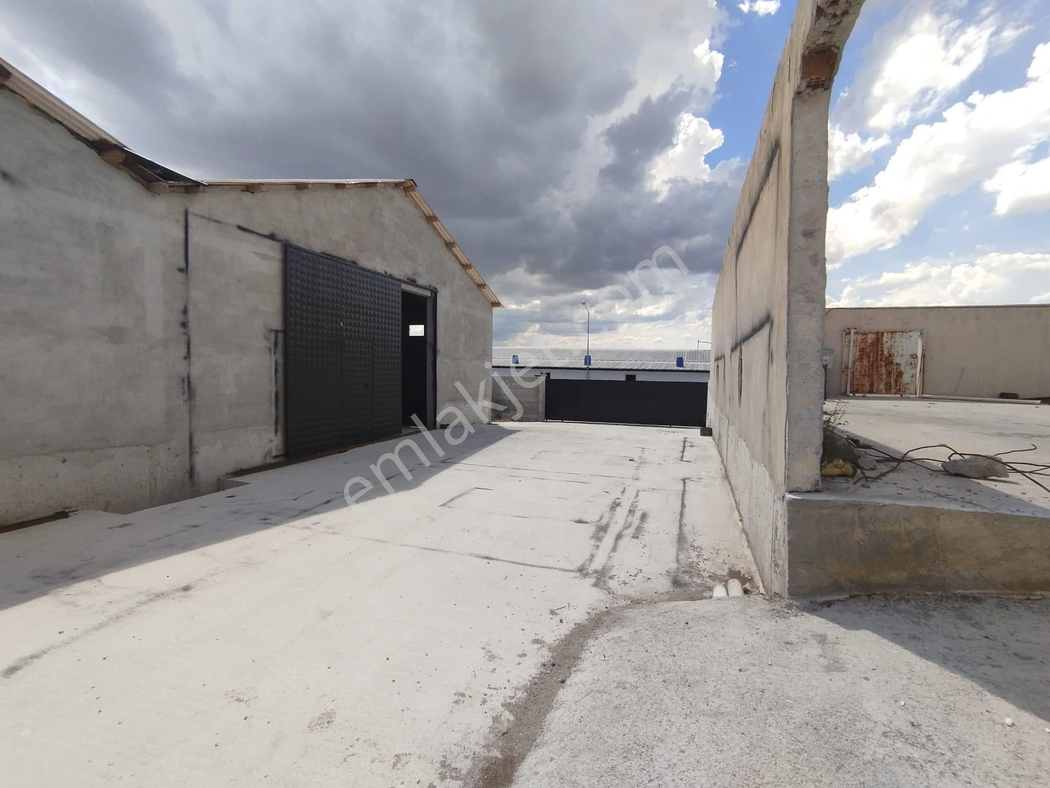 Aslantürk Emlaktan Satılık Besi Çiftliği