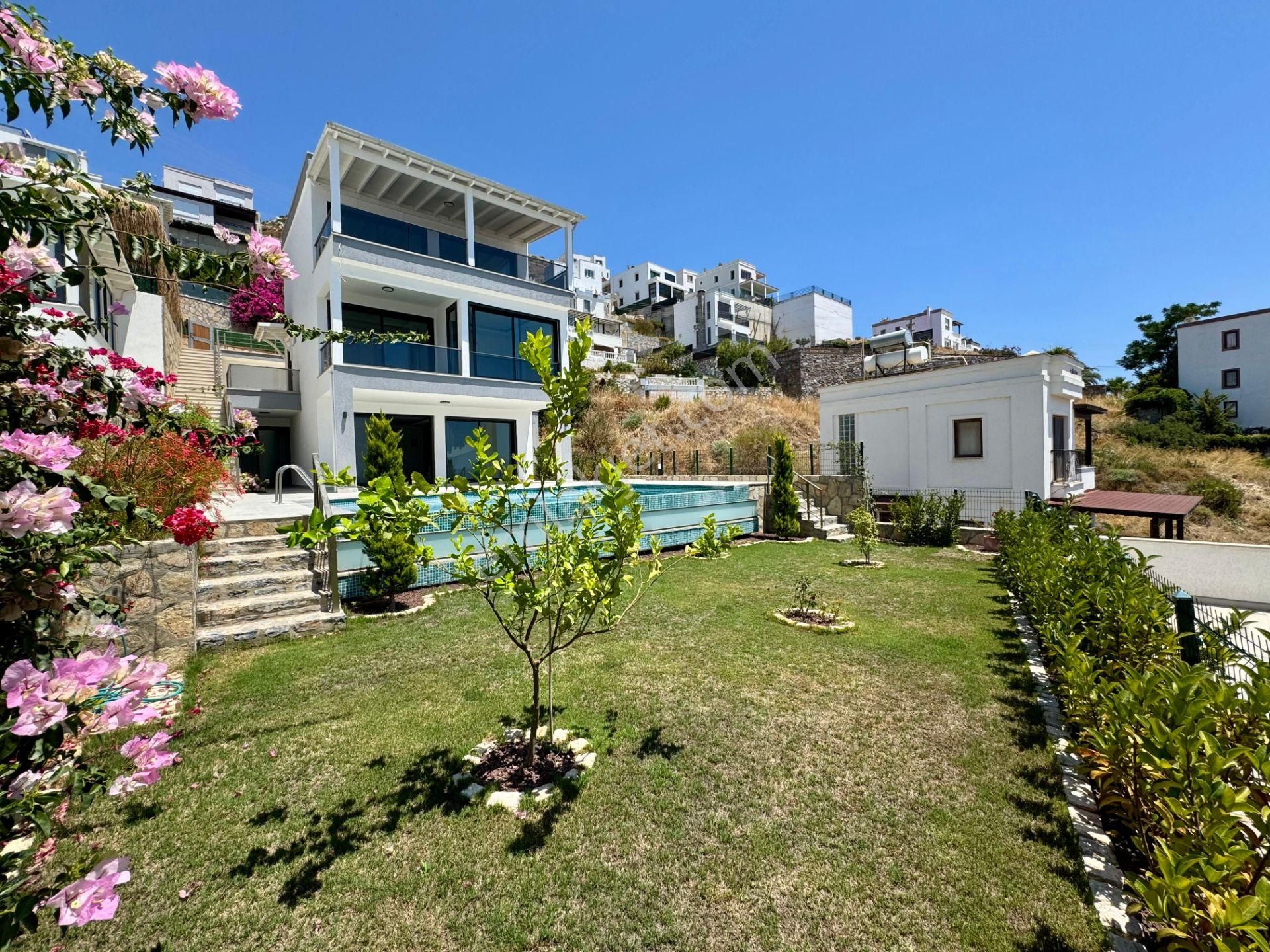 Kadıkalesi 4+2 Müstakil Havuzlu Deniz Manzaralı Müstakil Villa