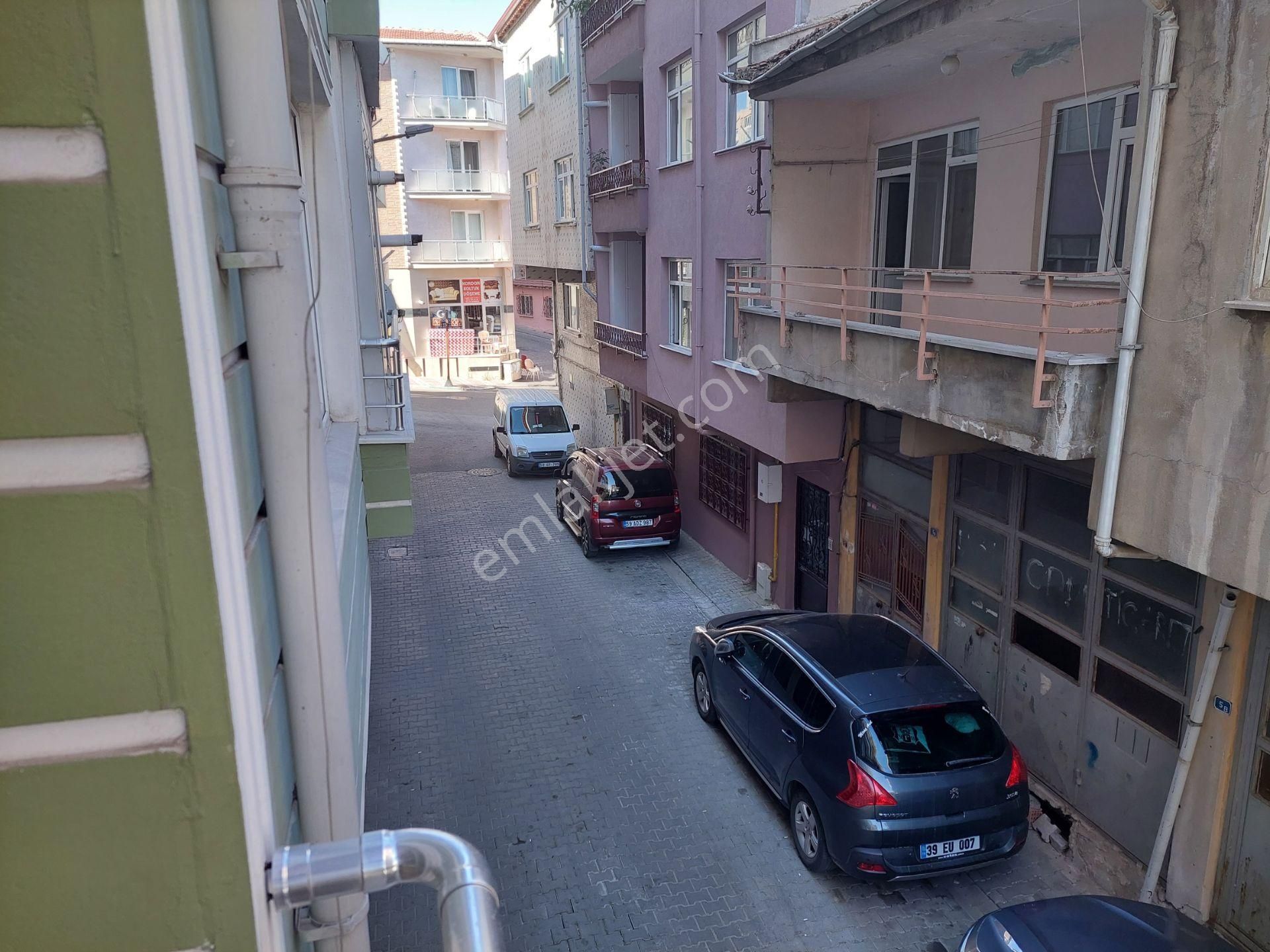 Çınarlı Mahallesinde 3+1 1.kat Kiralık Daire