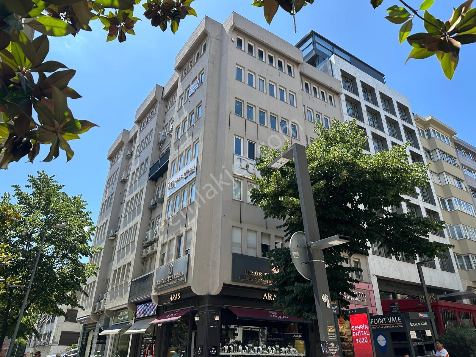 Şişli Harbiye'de 380m2 Tam Kat Lüks Yapılı Kiralık İşyeri & Ofis