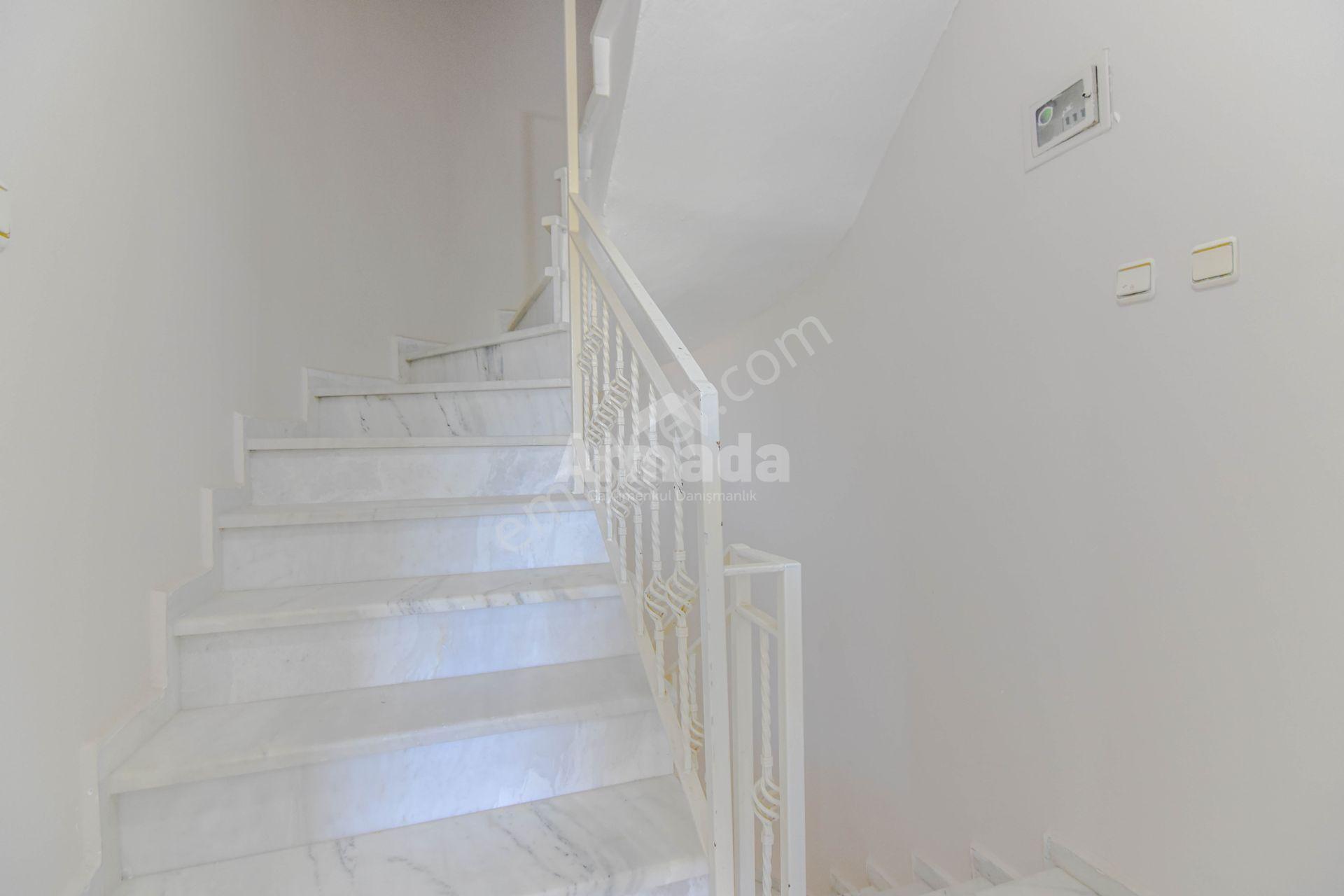 Kuşadası Soğucak Aşiyan Sitesi'nde Full Deniz Manzaralı Villa - Görsel 20