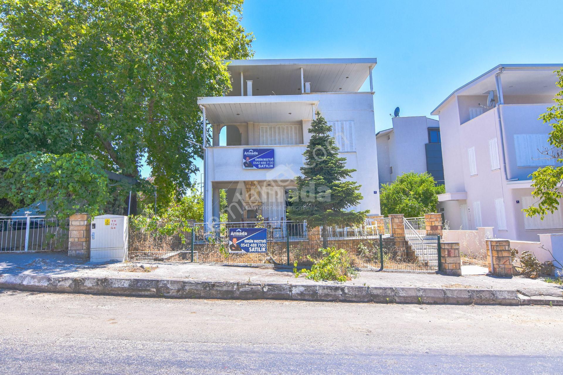 Kuşadası Soğucak Aşiyan Sitesi'nde Full Deniz Manzaralı Villa