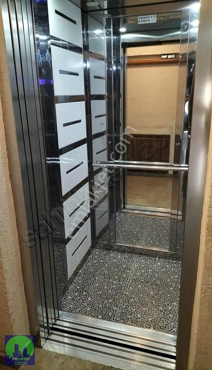 Emirsultan'da Otoparklı 2+1ara Kat Masrafsız Bakımlı Daire