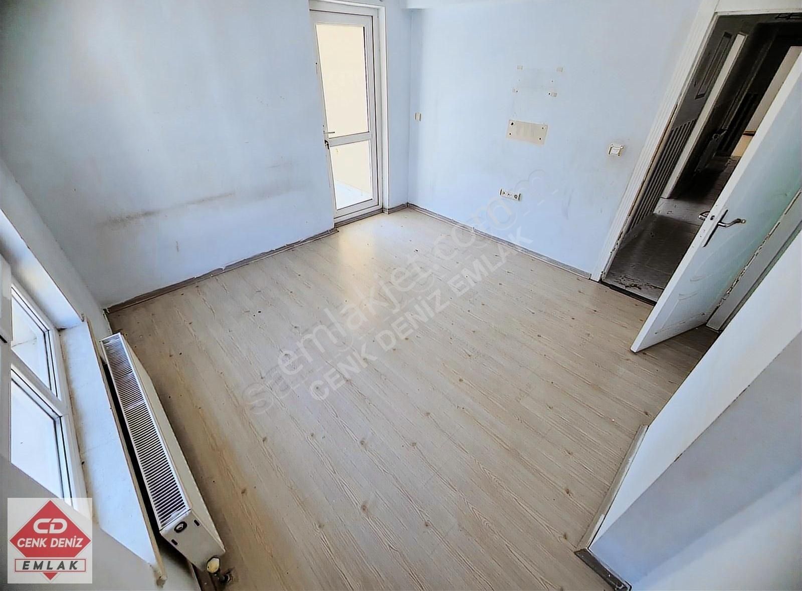 Karakeçili Cd. Üzeri Ön Cephe Geniş Balkon 2-banyolu Kiralık 3+1