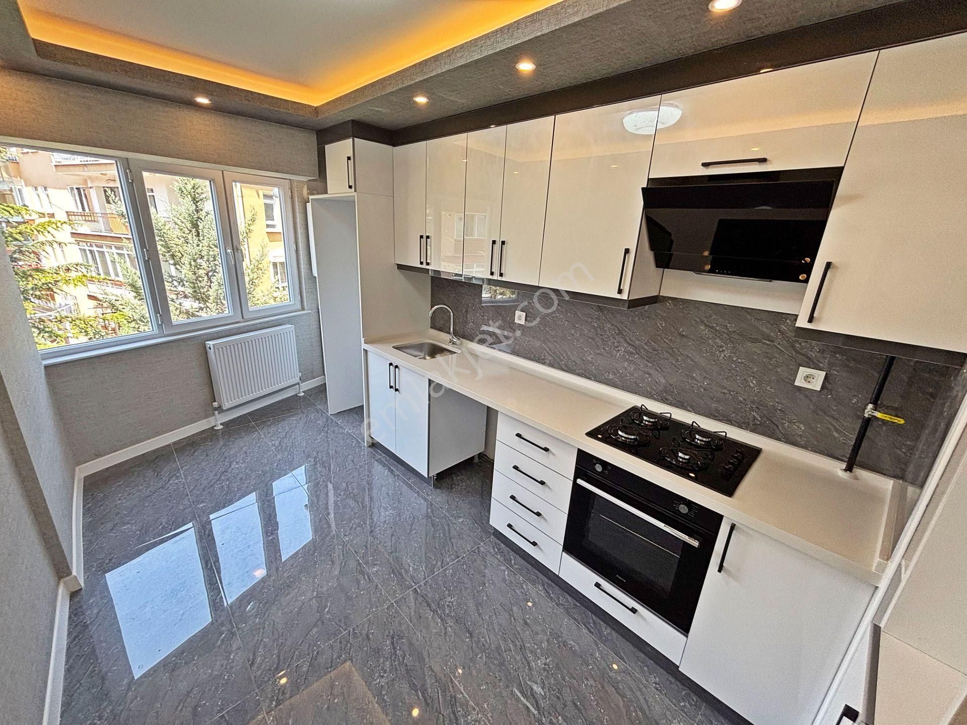 3+1 Merkezi Konumda Bağımsız Salon 1. Kat Ebeveyn Banyolu Daire! - Görsel 3