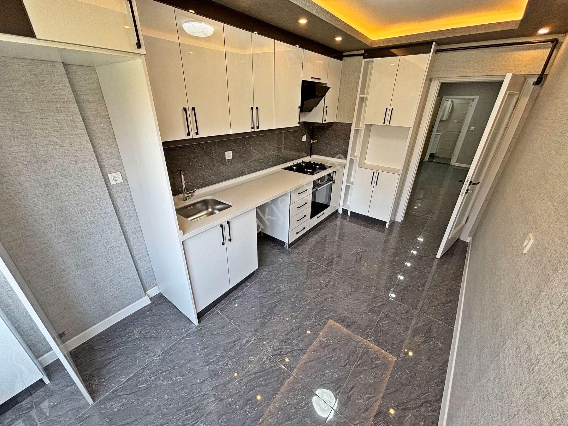 3+1 Merkezi Konumda Bağımsız Salon 1. Kat Ebeveyn Banyolu Daire! - Görsel 6