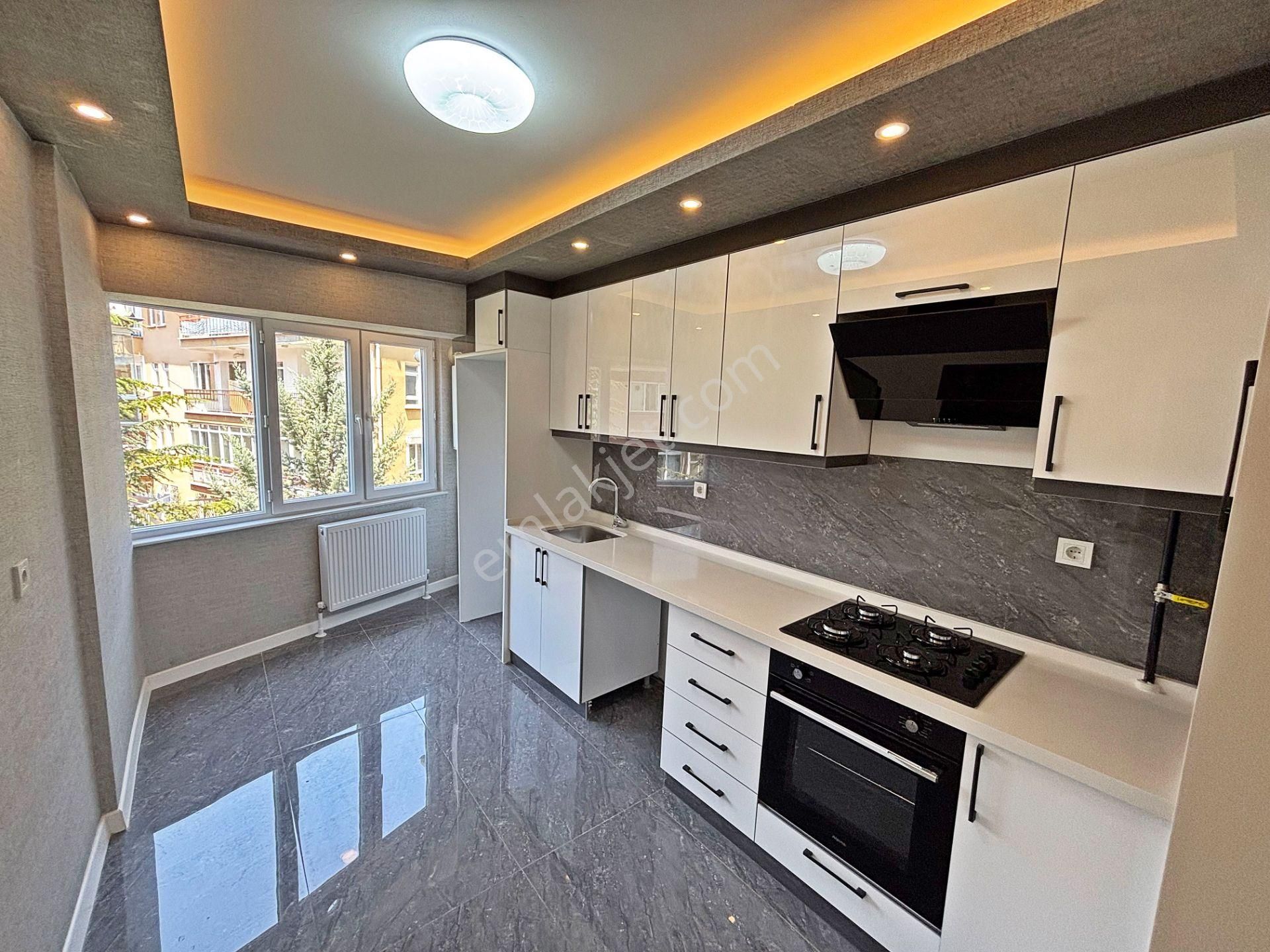 3+1 Merkezi Konumda Bağımsız Salon 1. Kat Ebeveyn Banyolu Daire! - Görsel 4