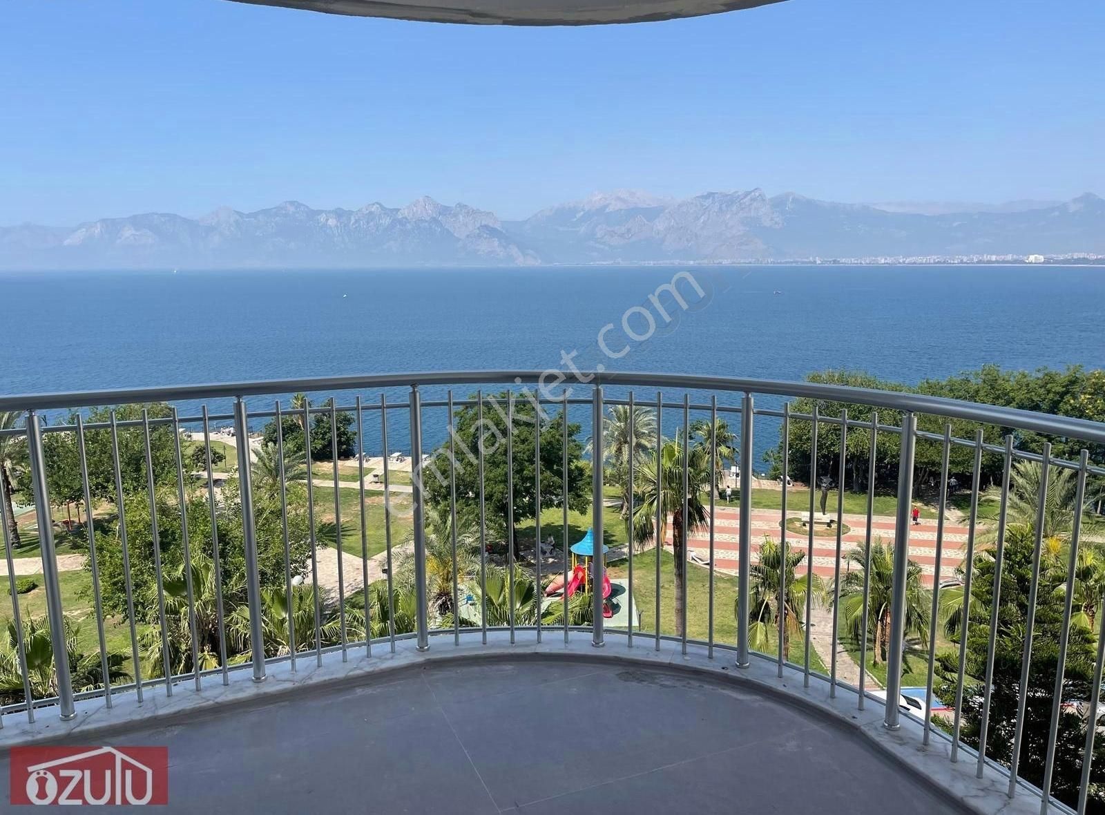Yeşilbahçede Denize Sıfır İçi Yapılı Daire