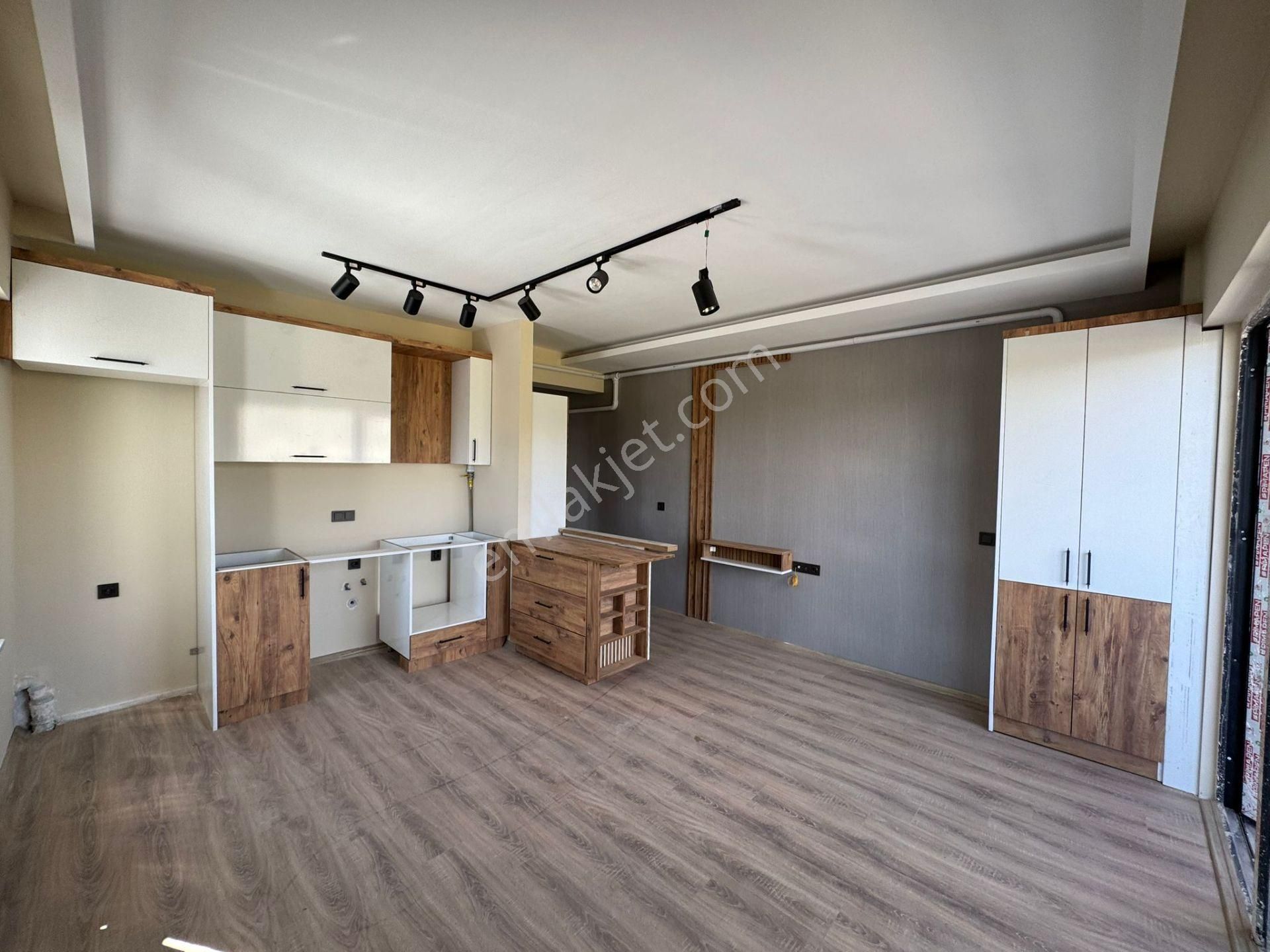 Sivas Kiralık Daire Lokman Hekim Cad Üzeri 1+1 Eşyalı