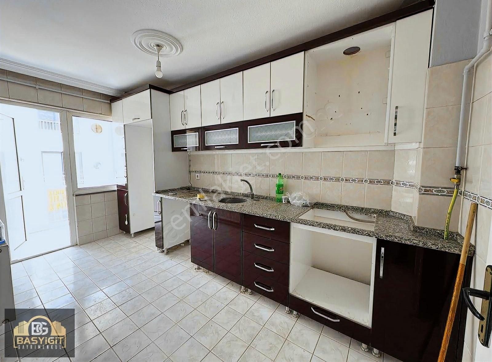 Ragıpbey Mah.şehir Merkezinde Arakat 3+1,115m2 Doğalgazlı Daire