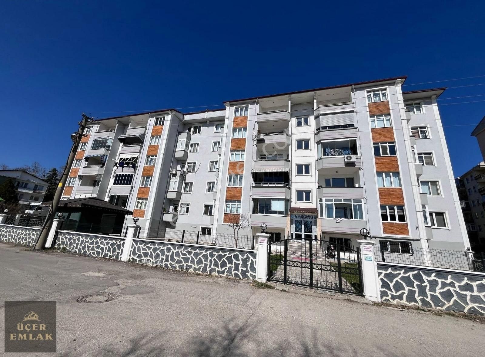Üçer Emlak'tan Edirne Merkez 'de Atatürk Mah. 4+1 Satılık Daire