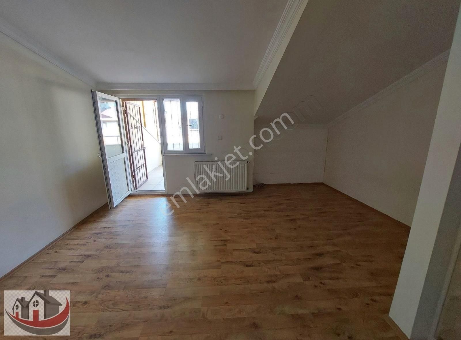 Güneyden Metroya 12 Dakika Yürüme 1+1.70m2 Çift Teraslı Daire