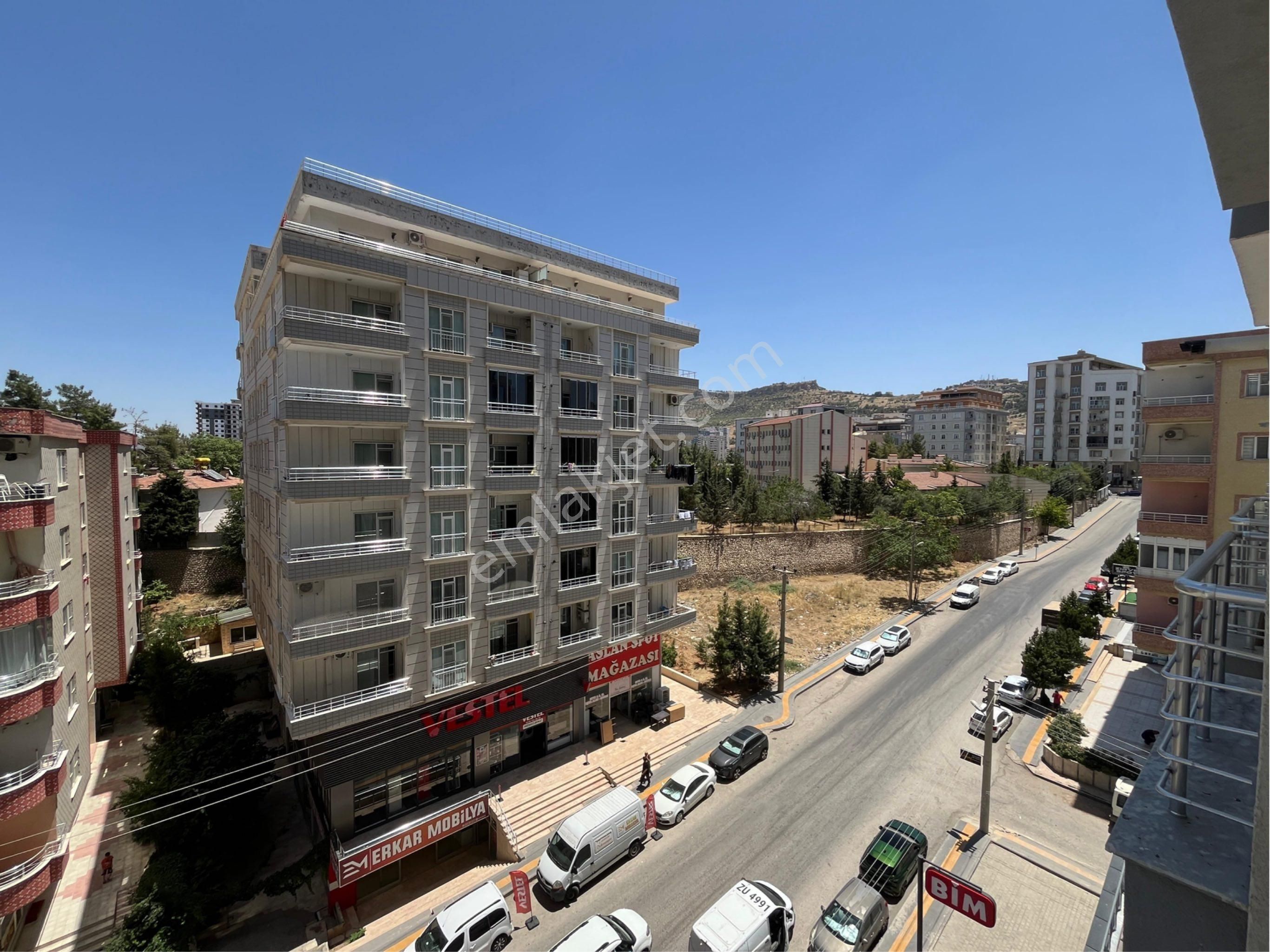Murat Emlaktan Çevik Kuvvet Yanı Ara Kat 1+1 Dairemiz Kiralıktır