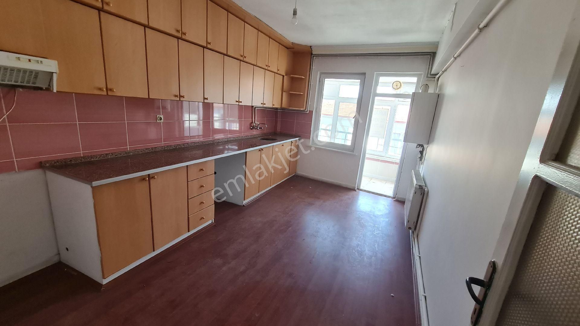 Eymen Yapı.çarşı Merkezde Ulu Cami Yakin Kiralık 3+1 Daire