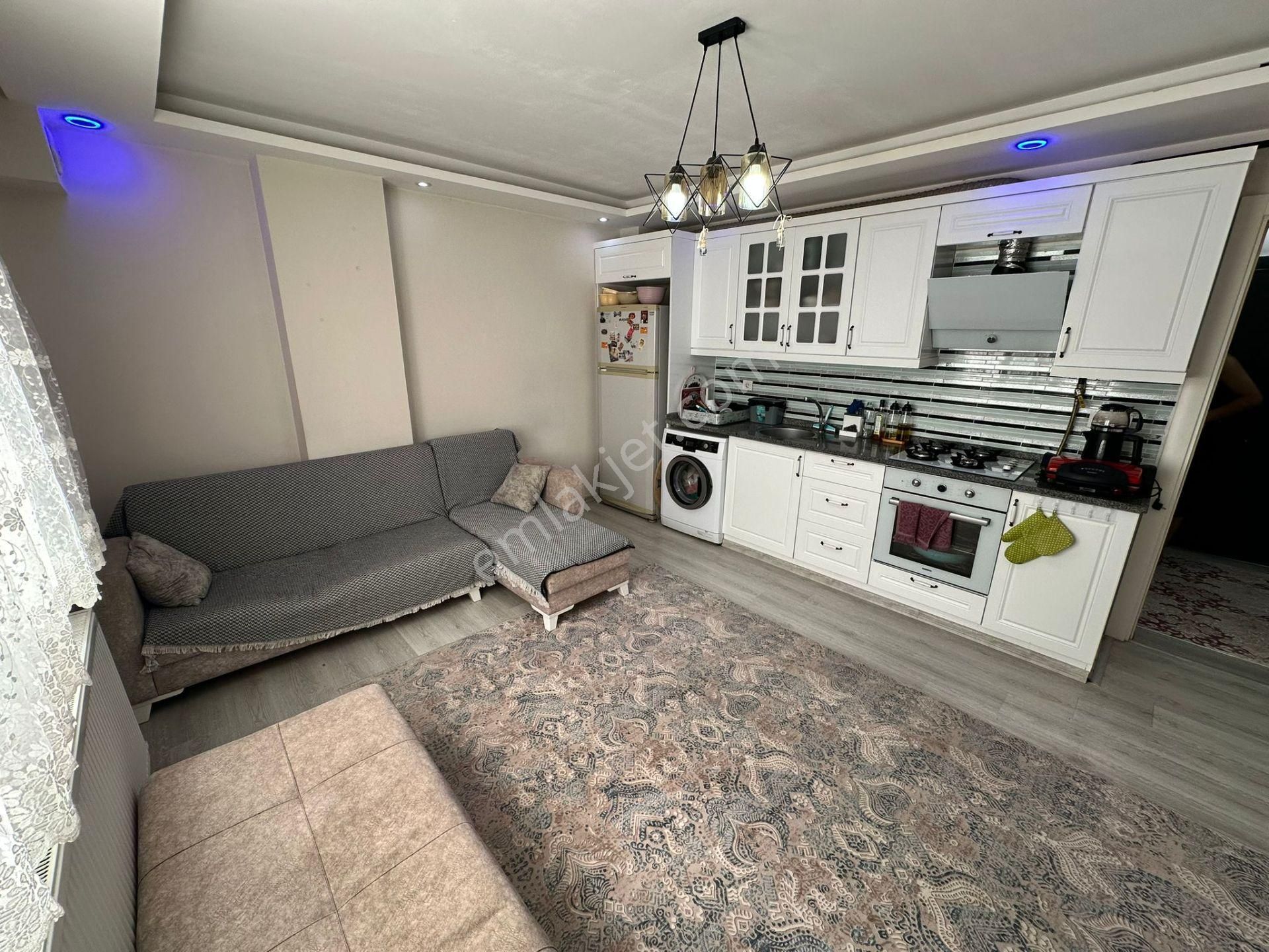 Zeki Emlak'tan Muradiye'de 1+1 Eşyalı Kiralık Daire