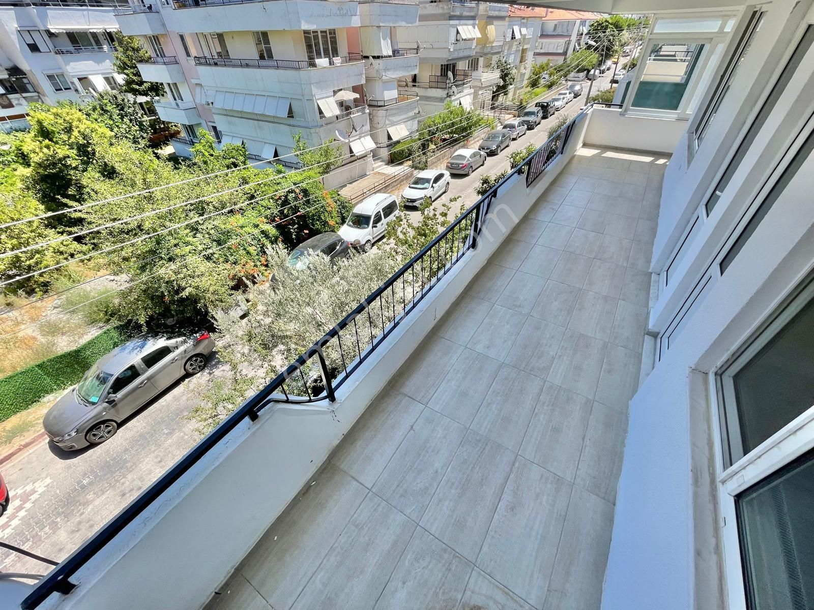 Erdal Emlak'tan Ön Cephe, Ayrı Mutfak, Cuma Pazarına 1 Dak 2+1 Satılık Daire