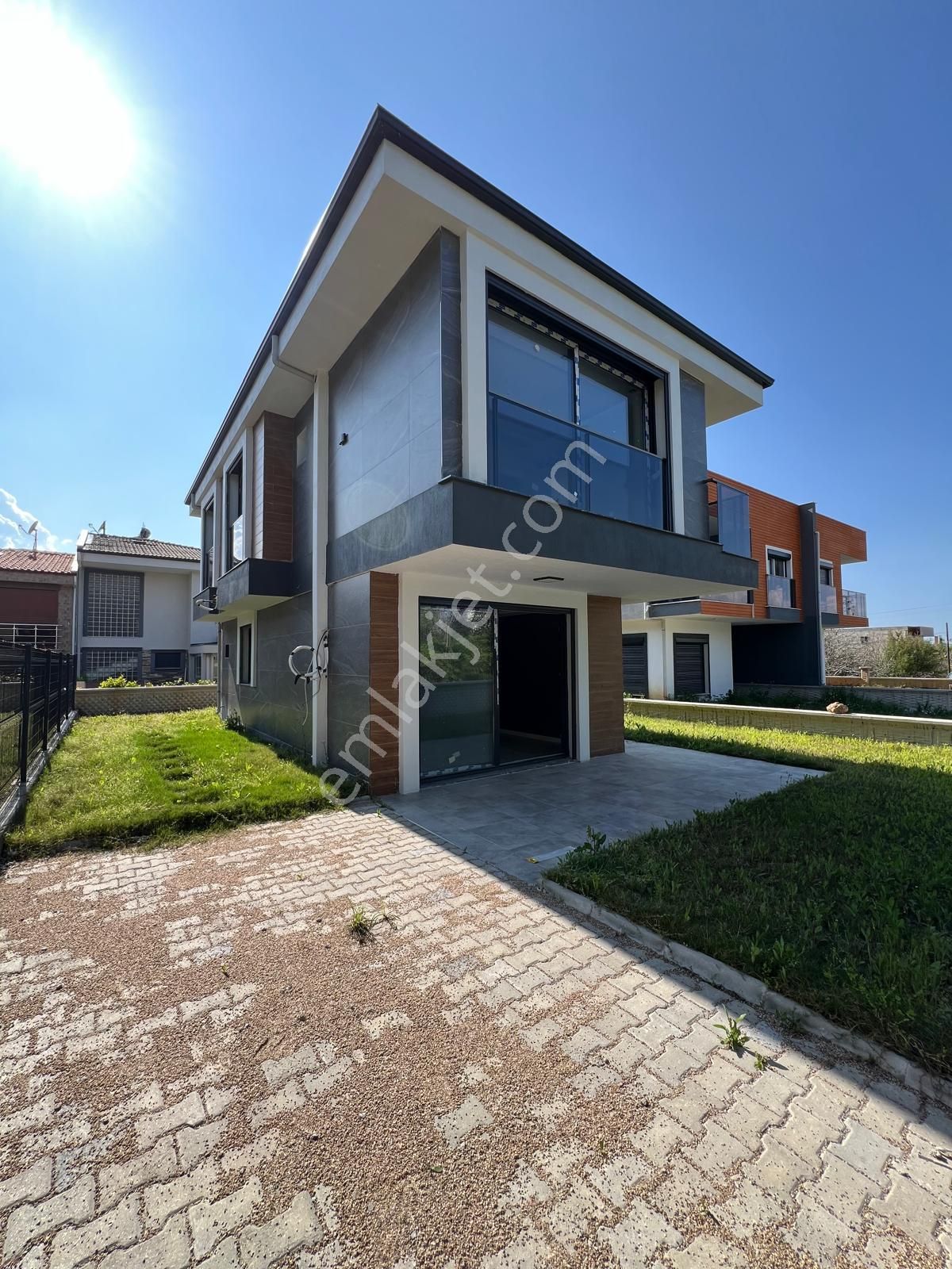Kuşadası Güzelçamlı'da Satılık Müstakil Sıfır Villa