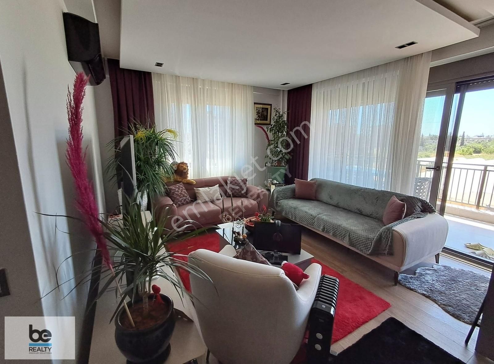 Altıntaş'ta 2+1 Havuzlu Sitede Satılık Daire