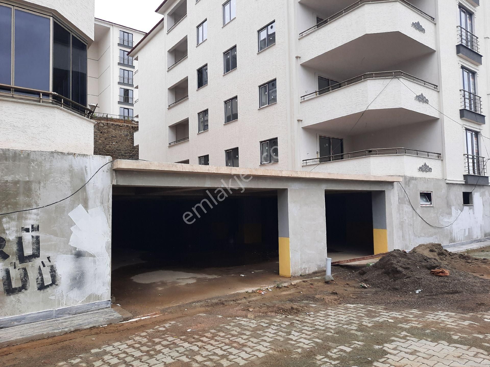 Karşıyaka'da Satılık Site İçi Sıfır Daire Kat 3