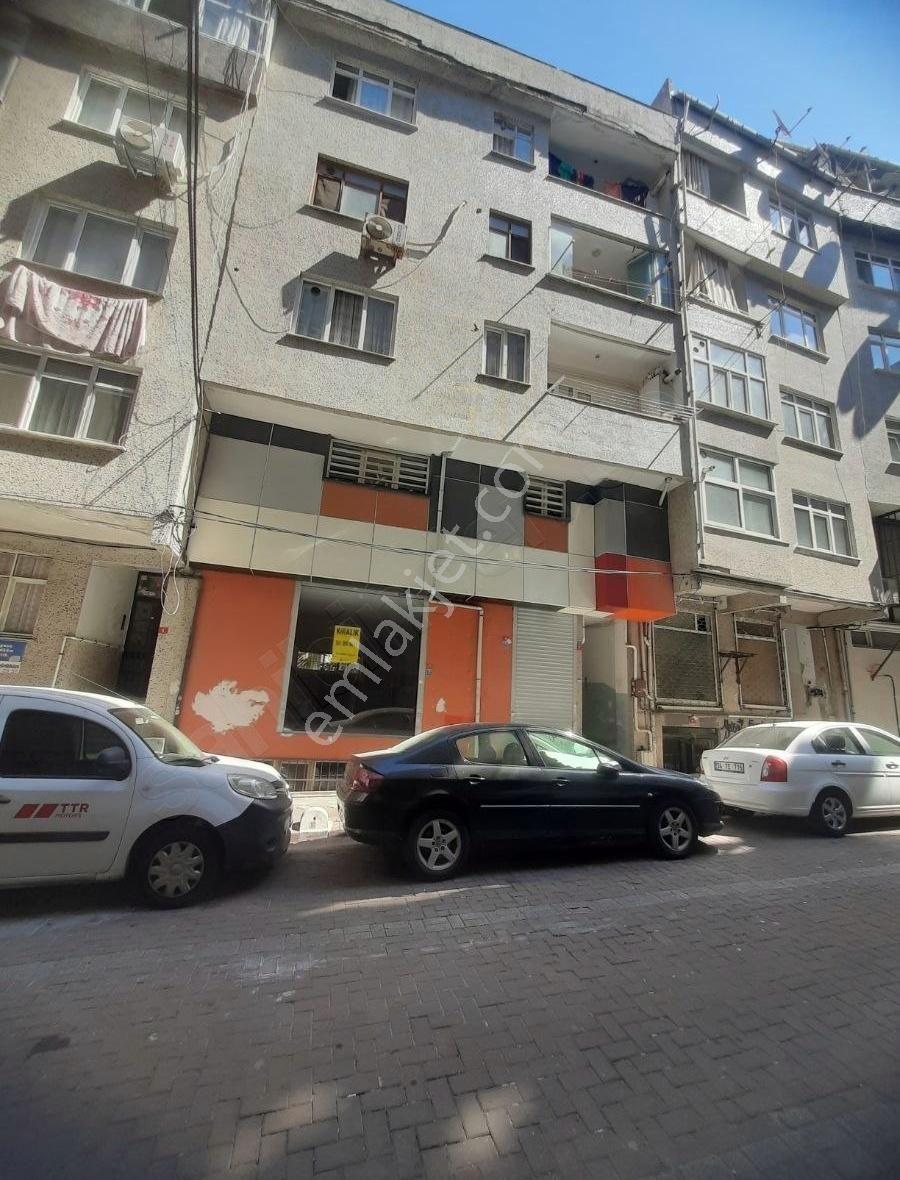 Hat Boyunda Geniş Dükkan