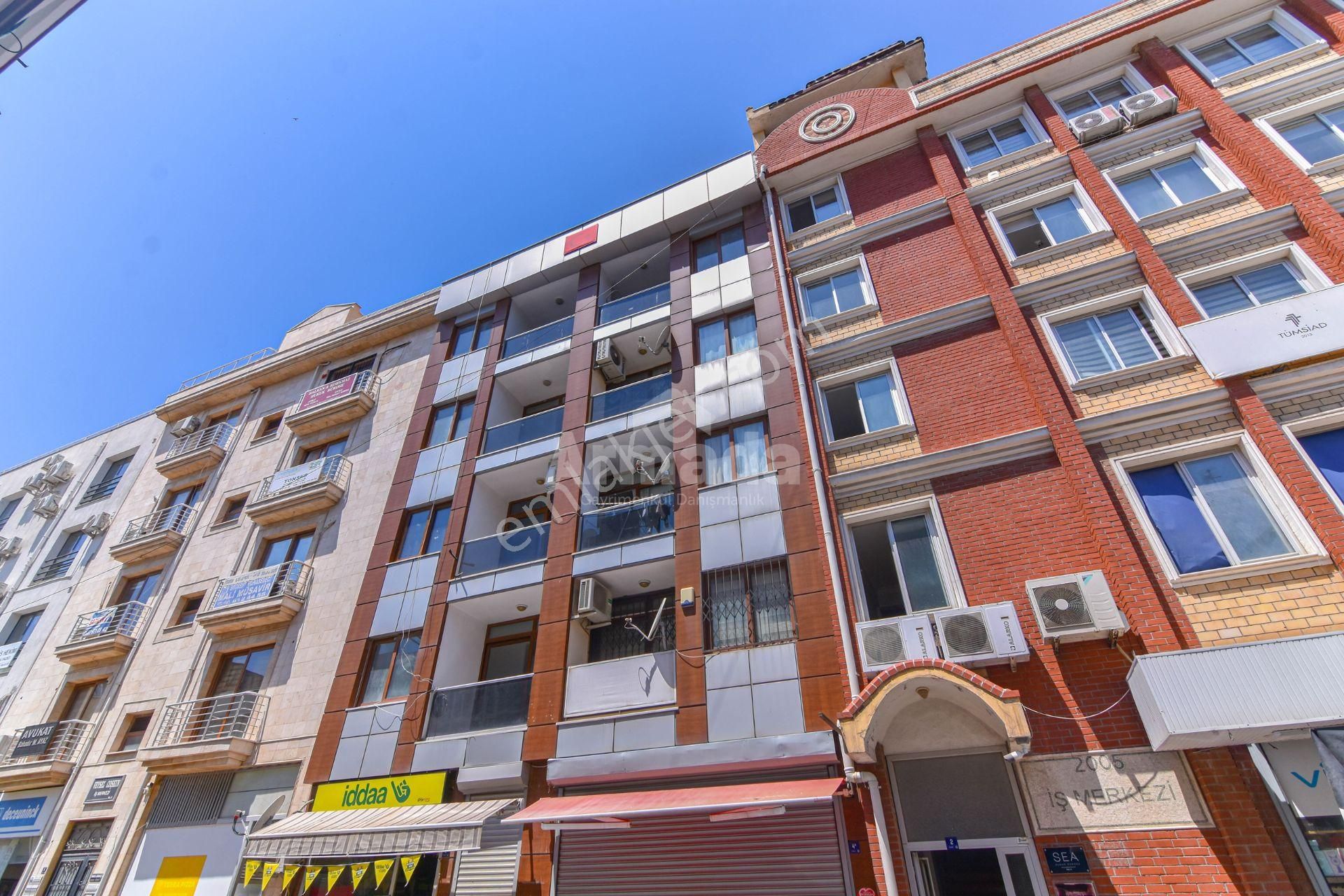 Kuşadası Cumhuriyet Mahallesi'nde Fırsat 3+1 Satılık Daire